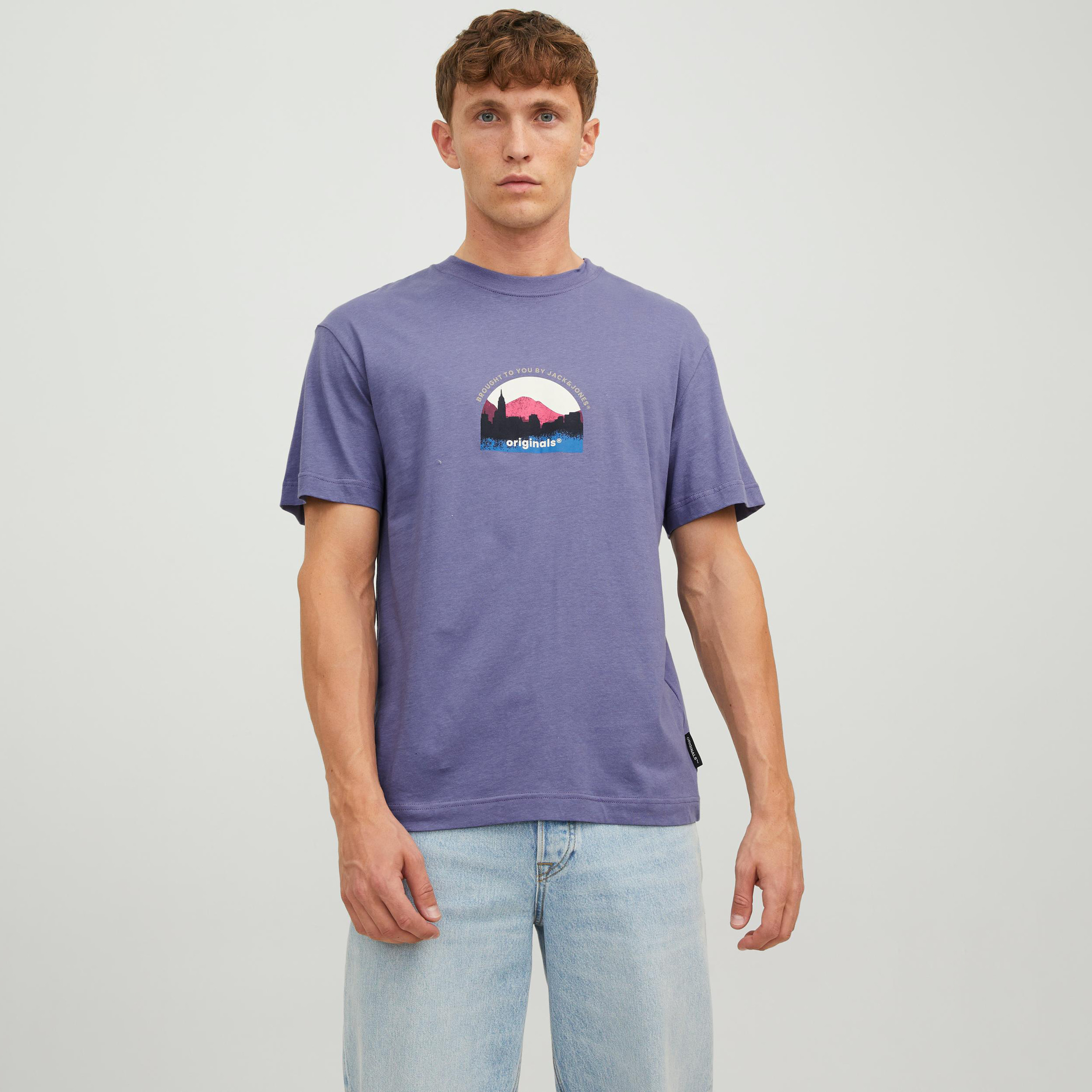 تي شيرت من جاك آند جونز مع جرافيك بأكمام قصيرة و ياقة مستديرة-men-clothing-tshirtsandpolos-tshirts-image-13