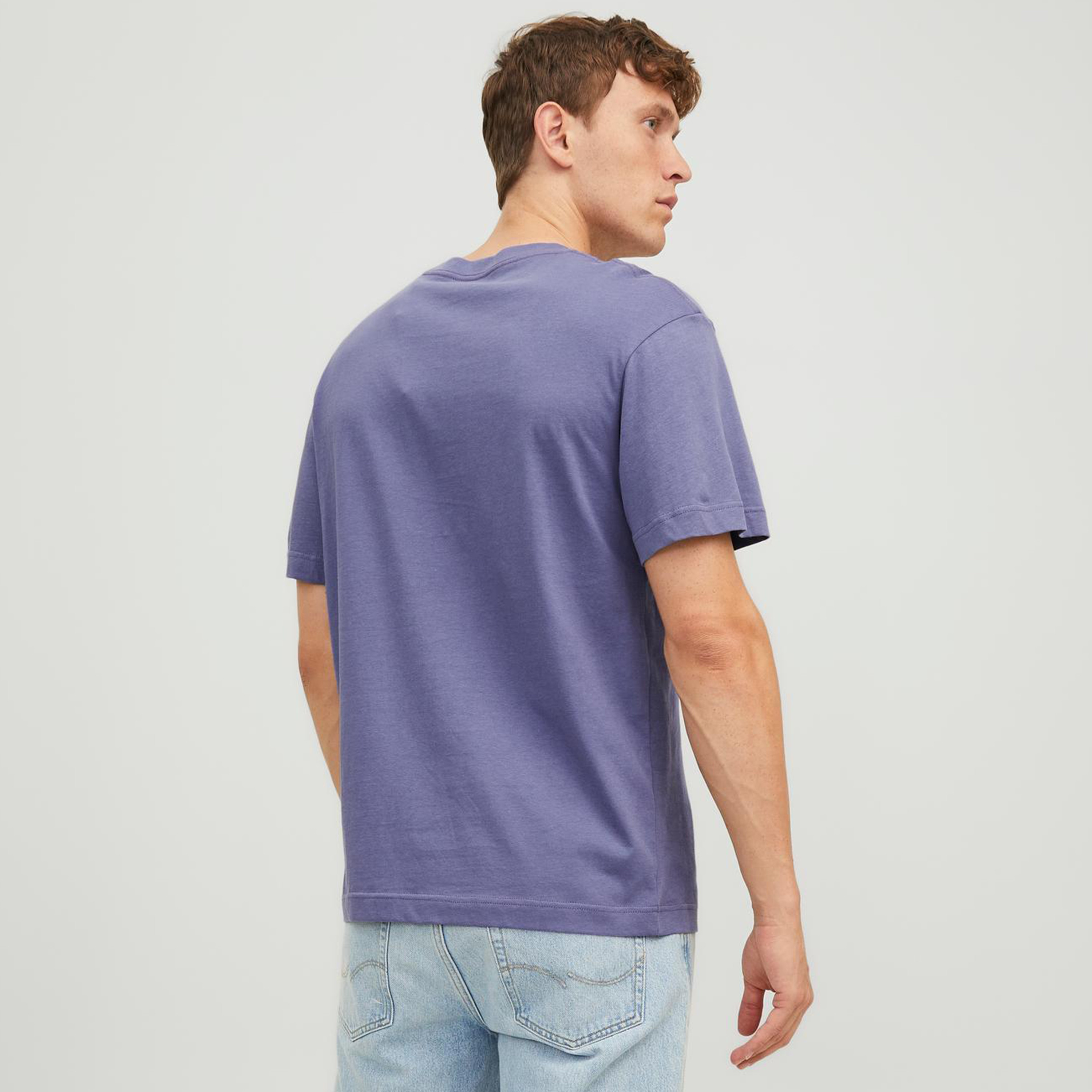 تي شيرت من جاك آند جونز مع جرافيك بأكمام قصيرة و ياقة مستديرة-men-clothing-tshirtsandpolos-tshirts-image-16