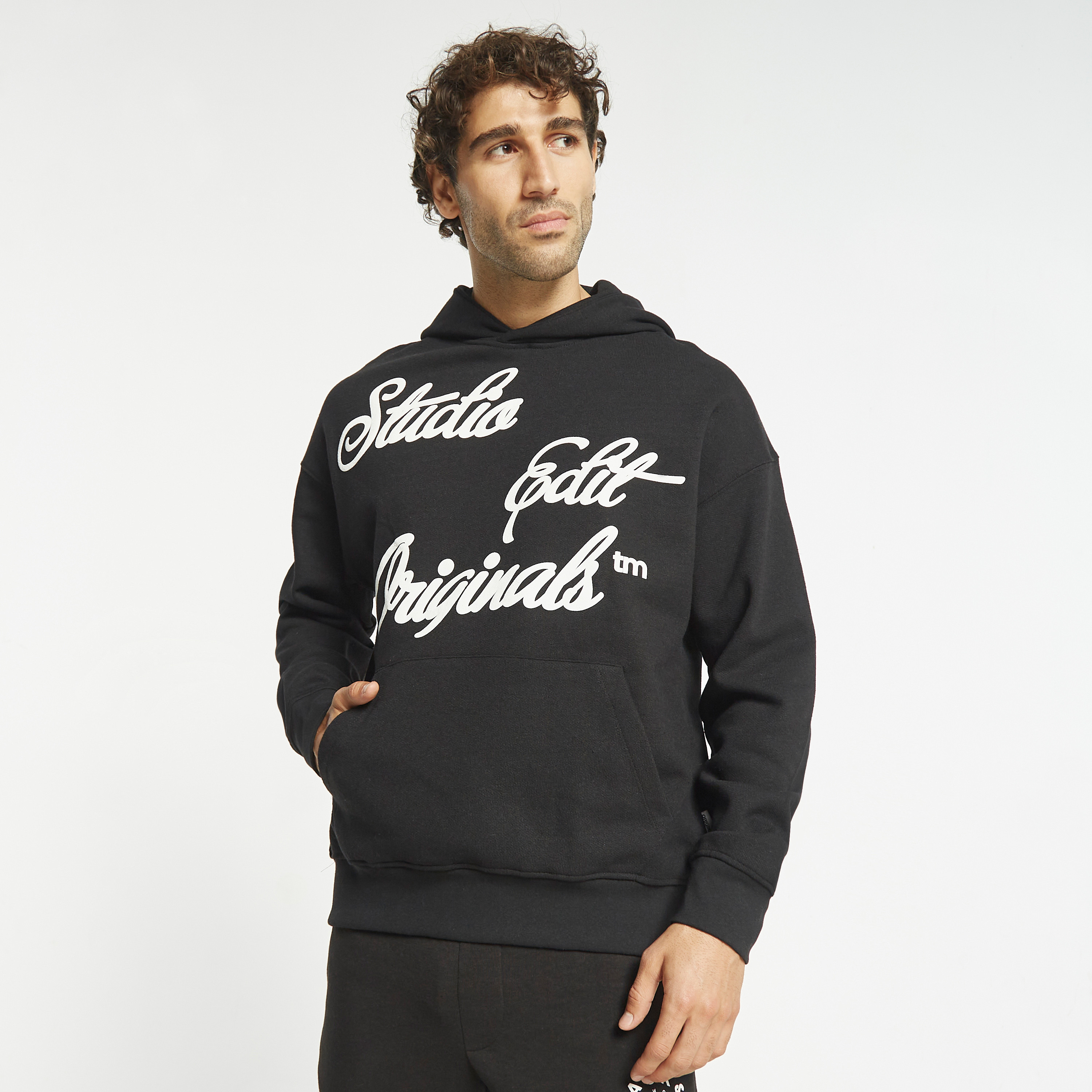  هودي من جاك آند جونز مطبوع بأكمام طويلة مع جيب كانغارو-men-winterwear-hoodiesandsweatshirts-image-1