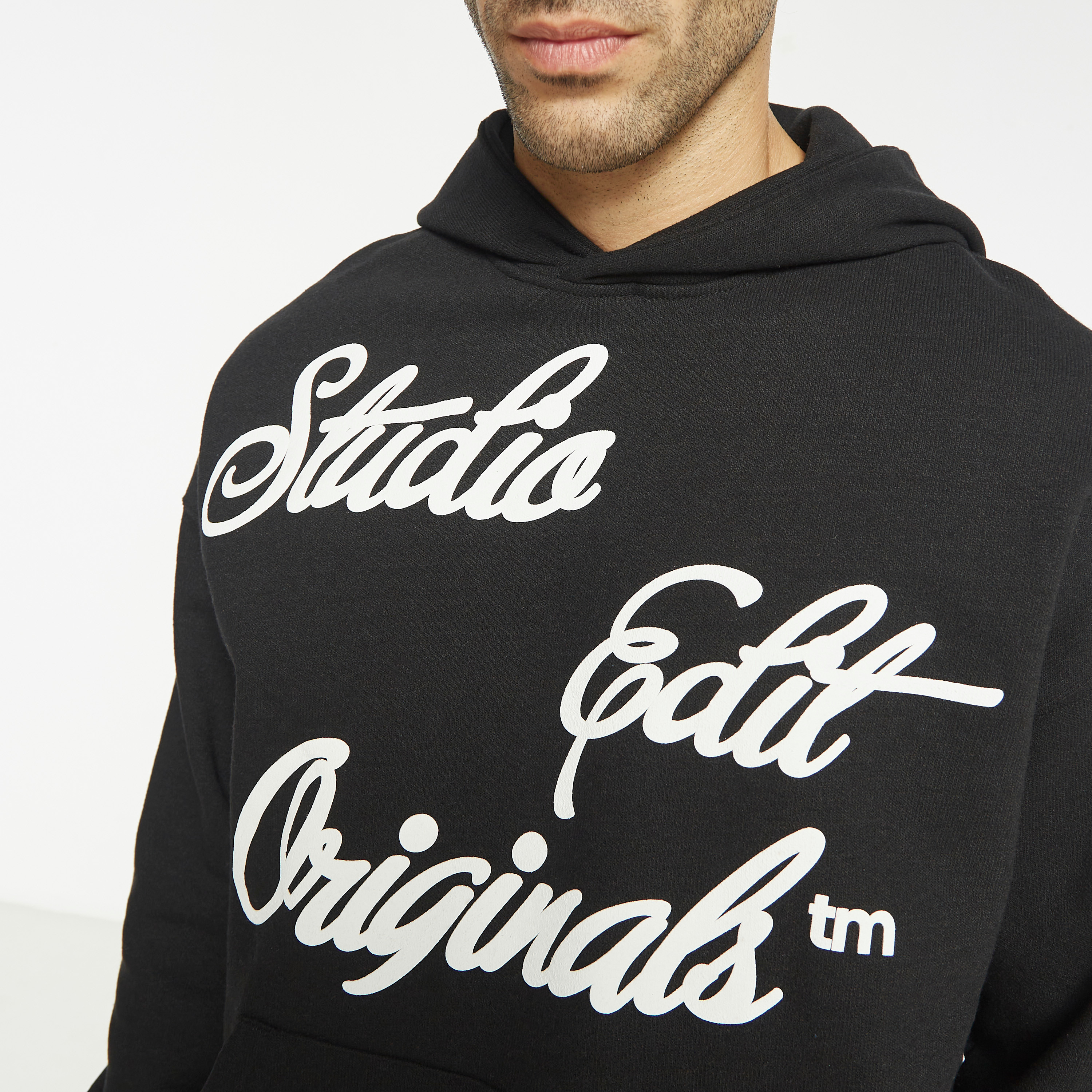  هودي من جاك آند جونز مطبوع بأكمام طويلة مع جيب كانغارو-men-winterwear-hoodiesandsweatshirts-image-4