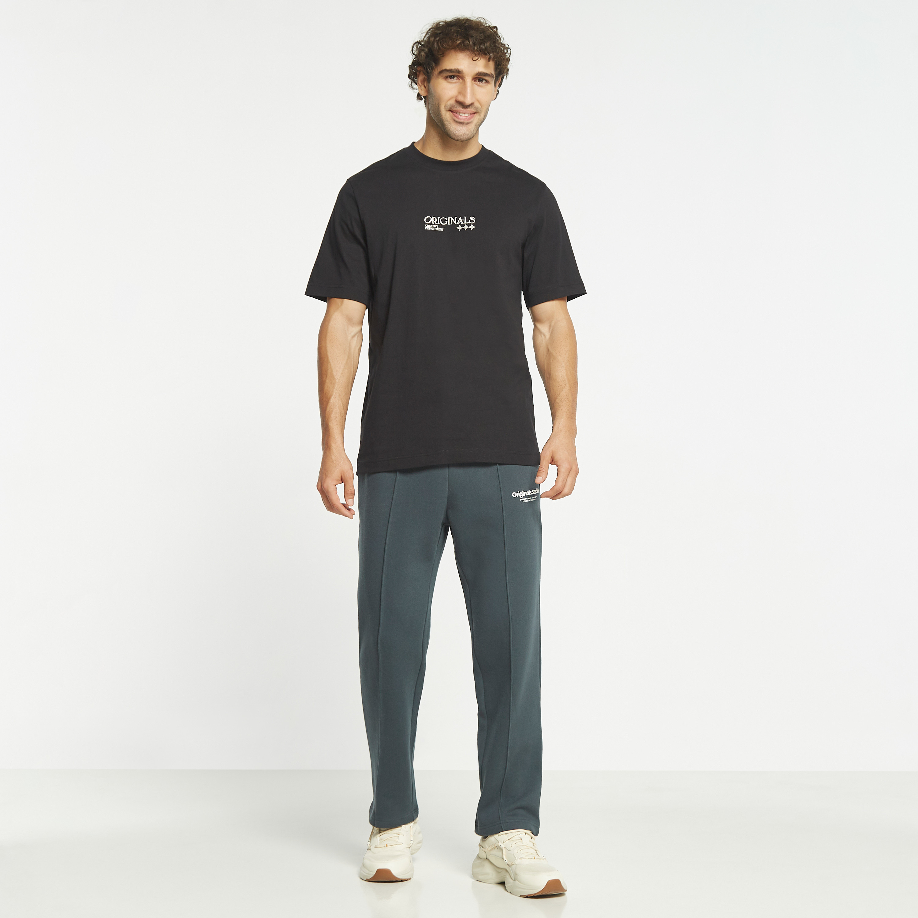  تي شيرت من جاك آند جونز مع مطبوع بأكمام قصيرة و ياقة مستديرة-men-clothing-tshirtsandpolos-tshirts-image-3