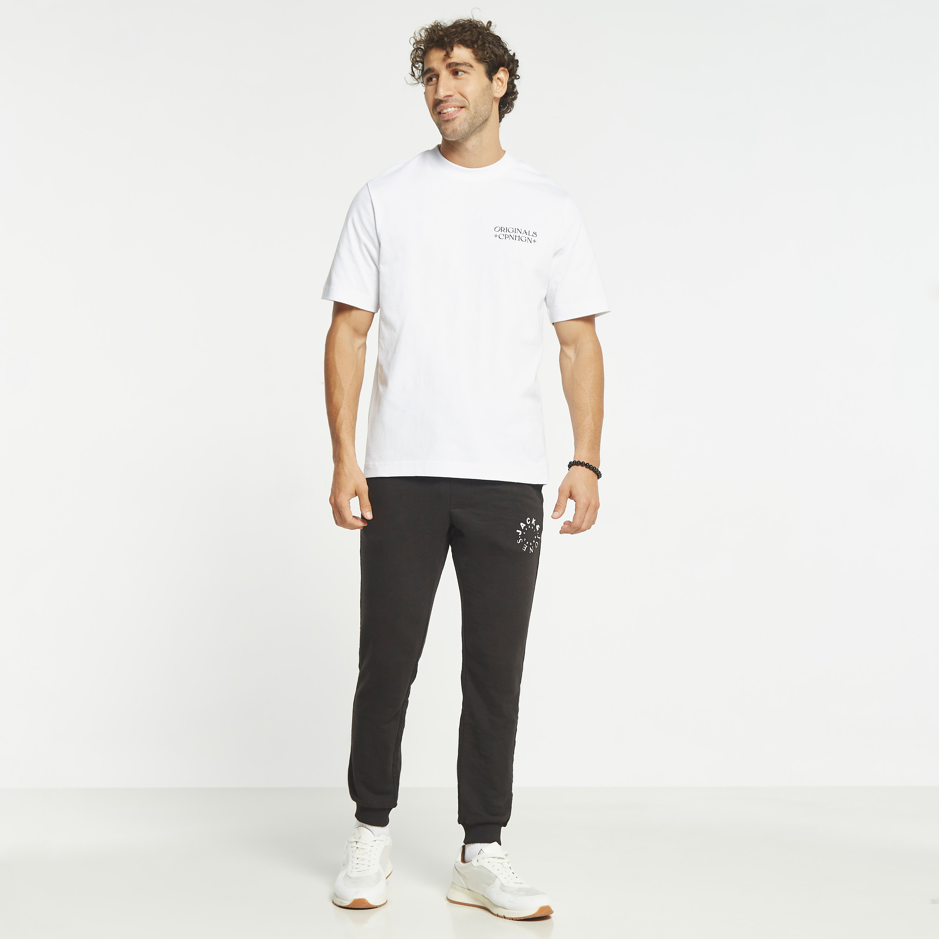  تي شيرت من جاك آند جونز مع مطبوع بأكمام قصيرة و ياقة مستديرة-men-clothing-tshirtsandpolos-tshirts-image-7