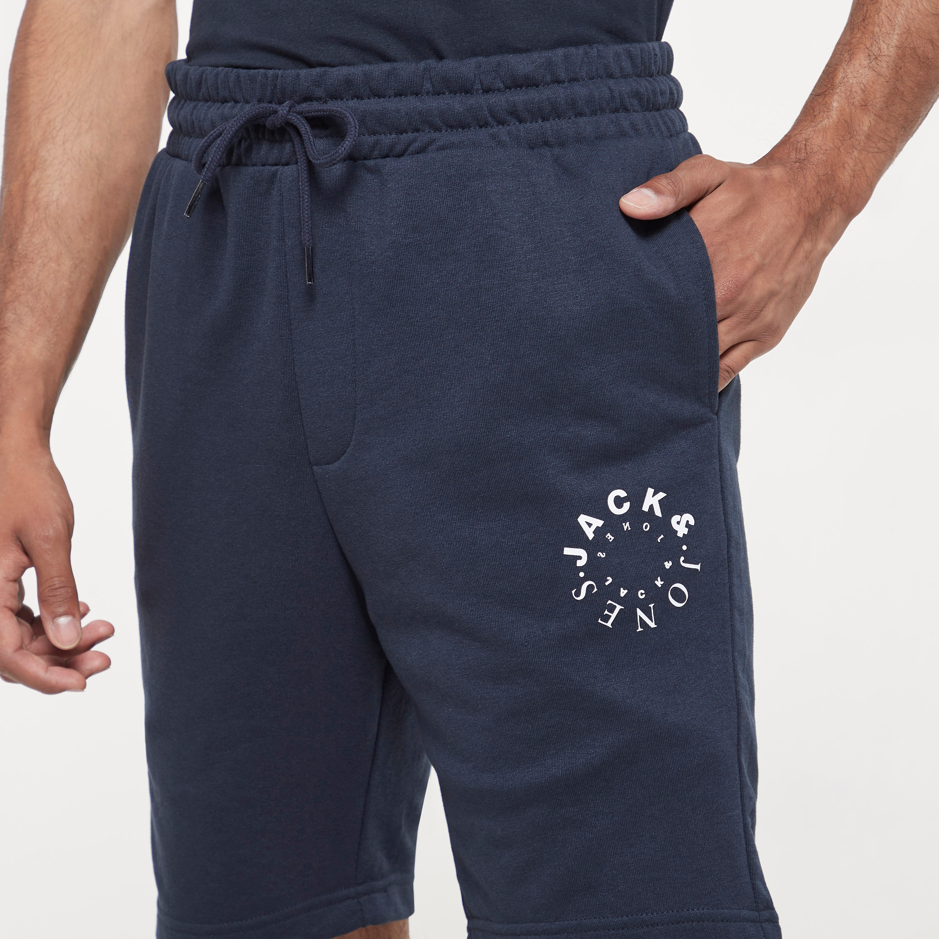شورتس من جاك آند جونز برباط بخصر متوسط -men-clothing-bottoms-shorts-image-6