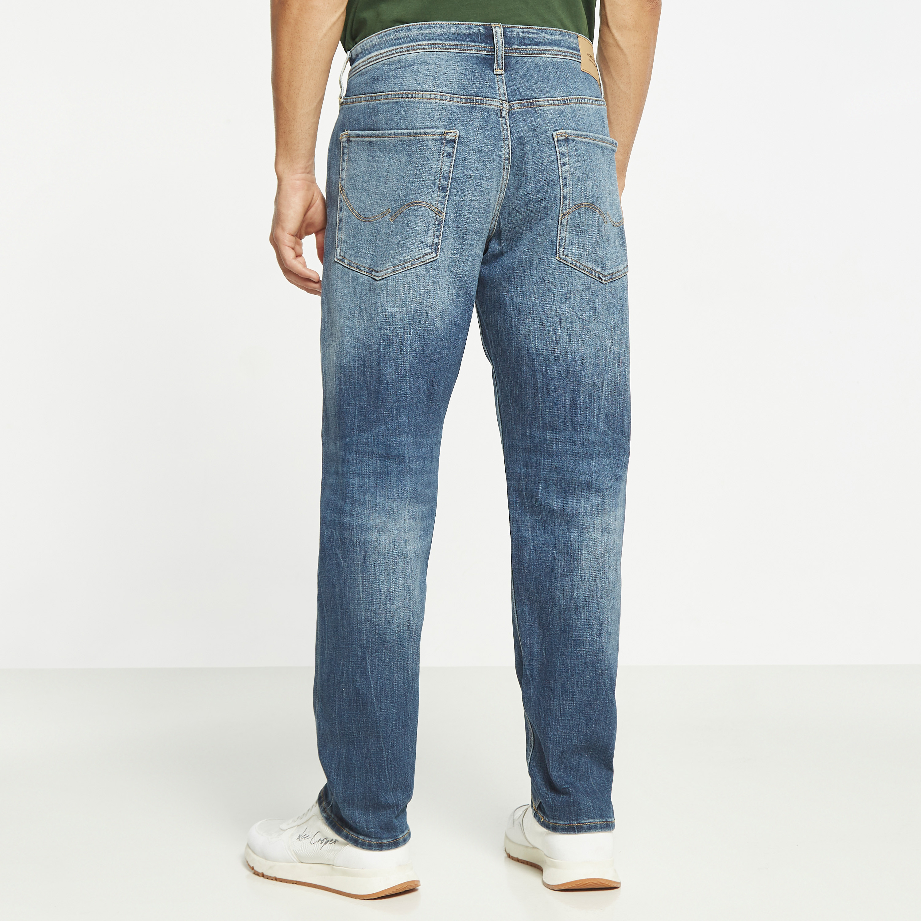  بنطال جينز مزين بجيب من جاك آند جونز بخصر متوسط الارتفاع مع مدبب-men-clothing-bottoms-jeans-image-3
