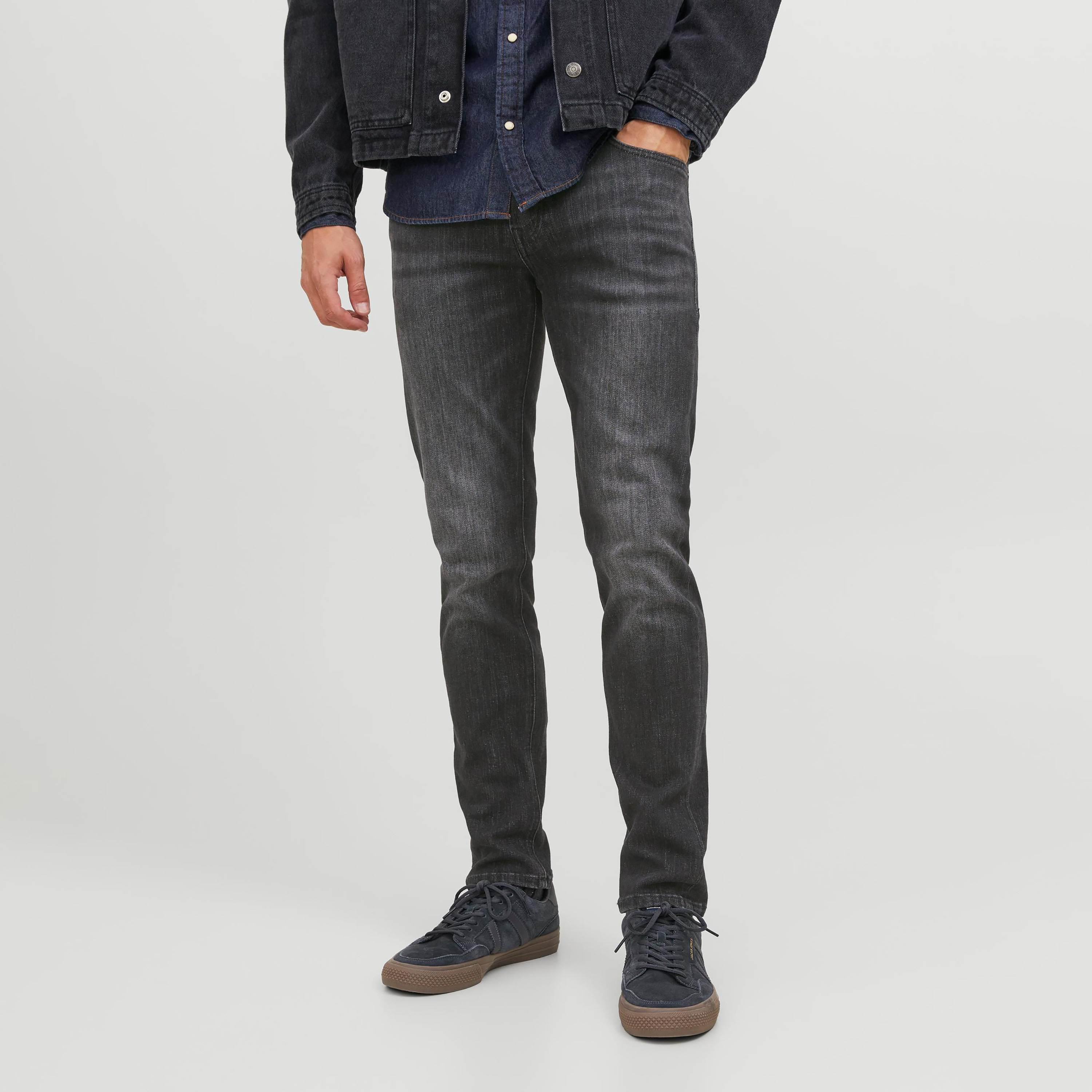  بنطال جينز مزين بجيب من جاك آند جونز بخصر متوسط الارتفاع مع مدبب-men-clothing-bottoms-jeans-image-1