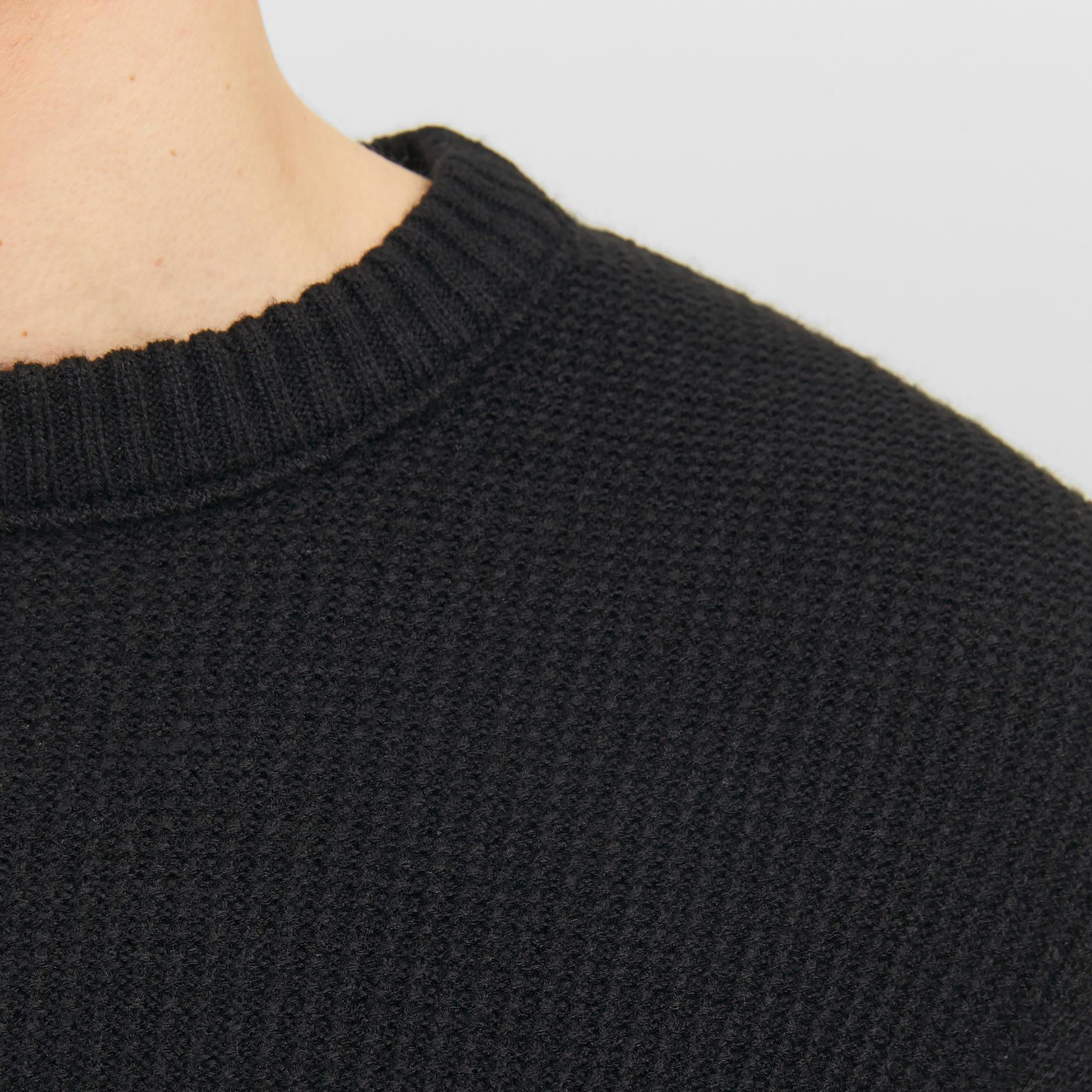 بلوفر من جاك آند جونز مع منسوجة بياقة مستديرة-men-clothing-sweatersandpullovers-image-3