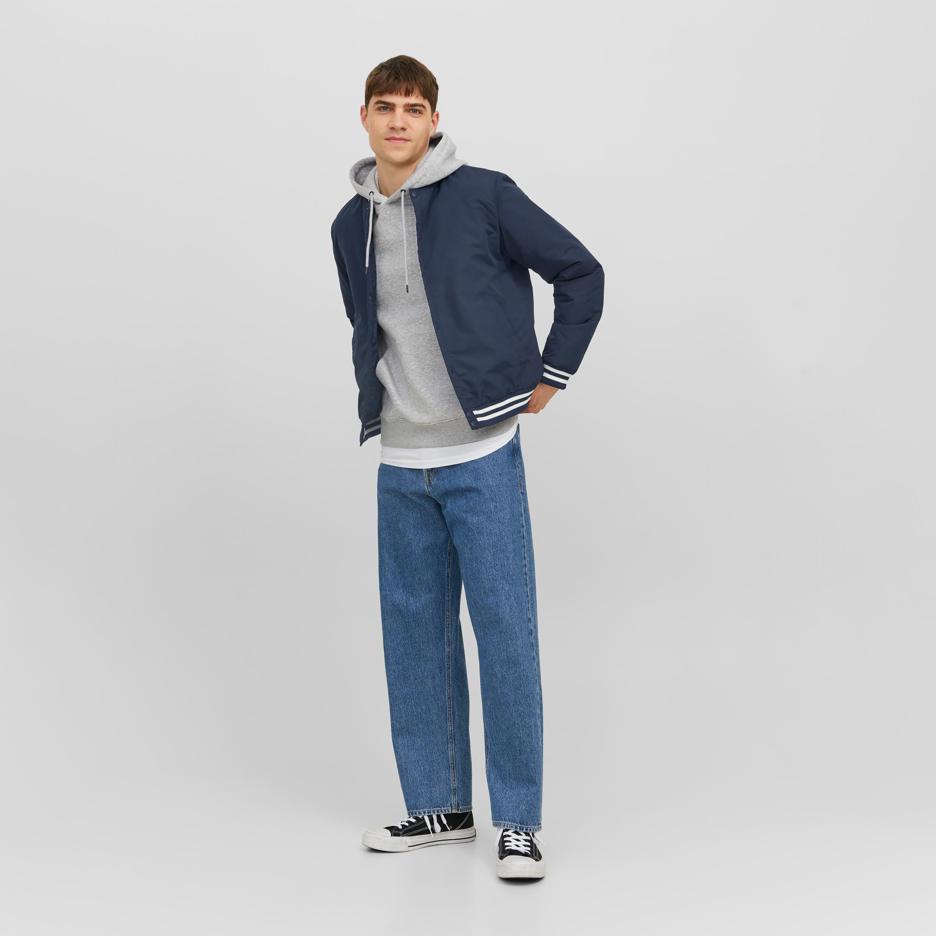 جاكيت بومبر سادة برقبة بيسبول من جاك آند جونز-men-clothing-jacketsandblazers-jackets-image-15