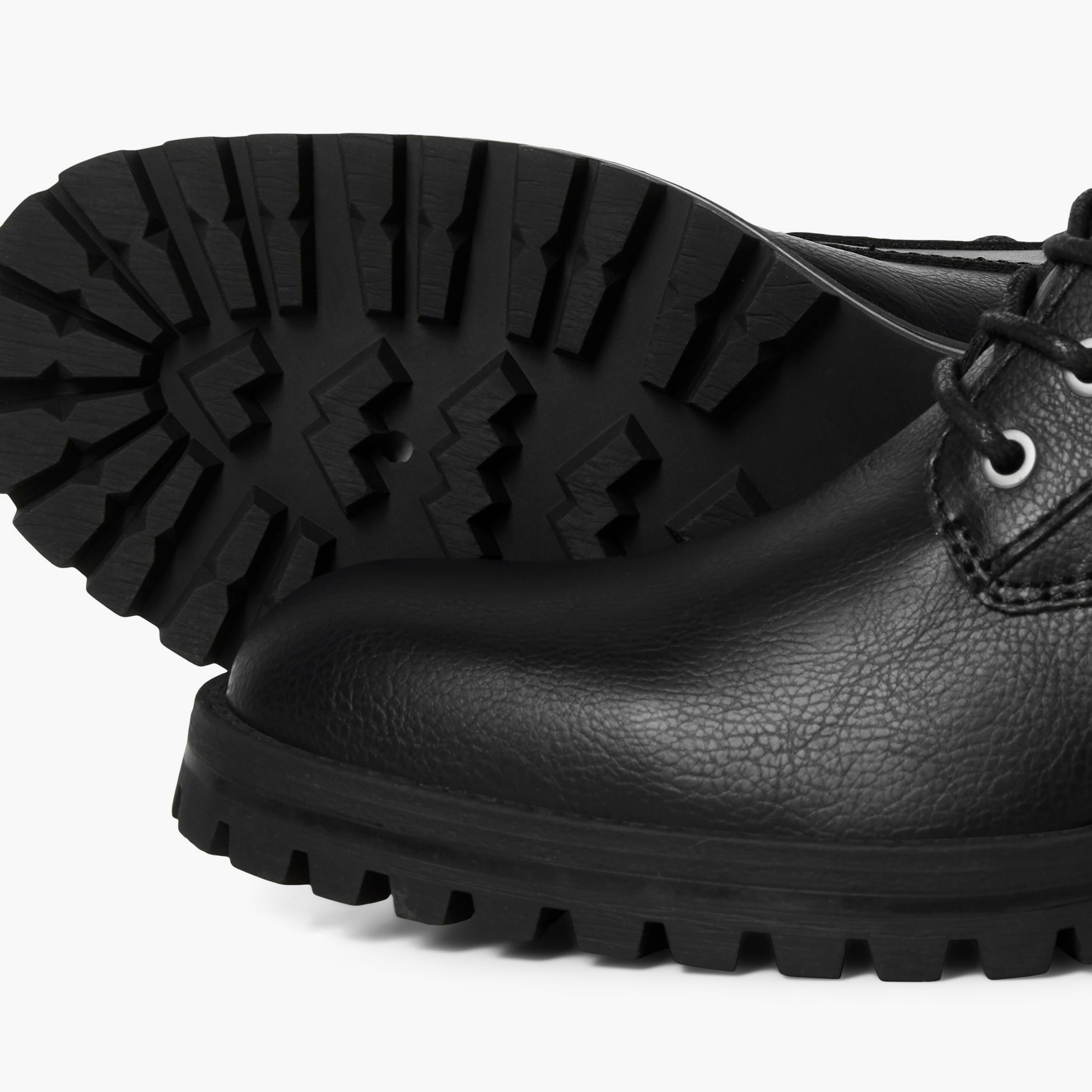 حذاء جاك آند جونز بمقدمة مستديرة ورباط علوي مرتفع  | 12243413-men-shoes-boots-image-4