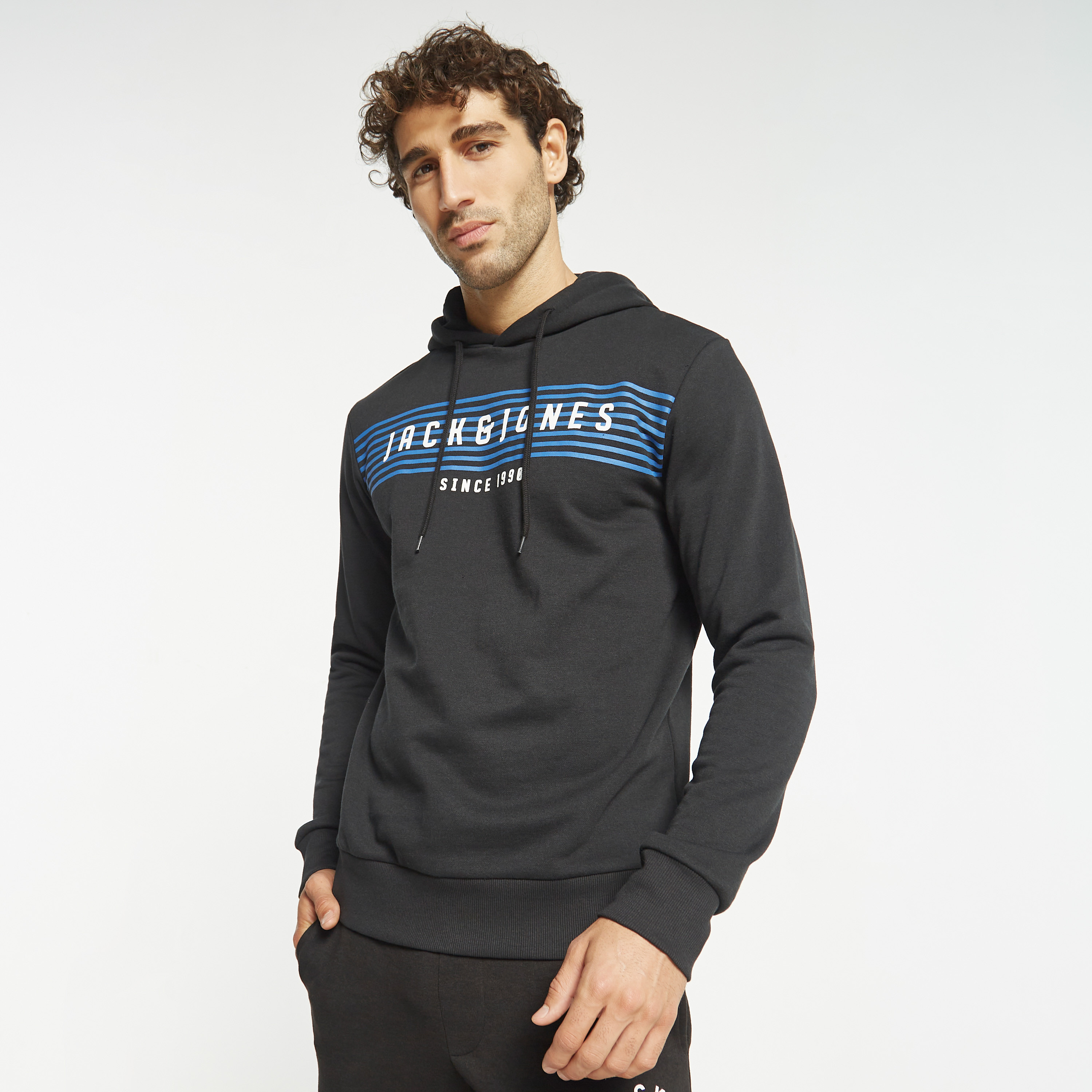  هودي جاك آند جونز مع شعار بأكمام طويلة-men-winterwear-hoodiesandsweatshirts-image-1