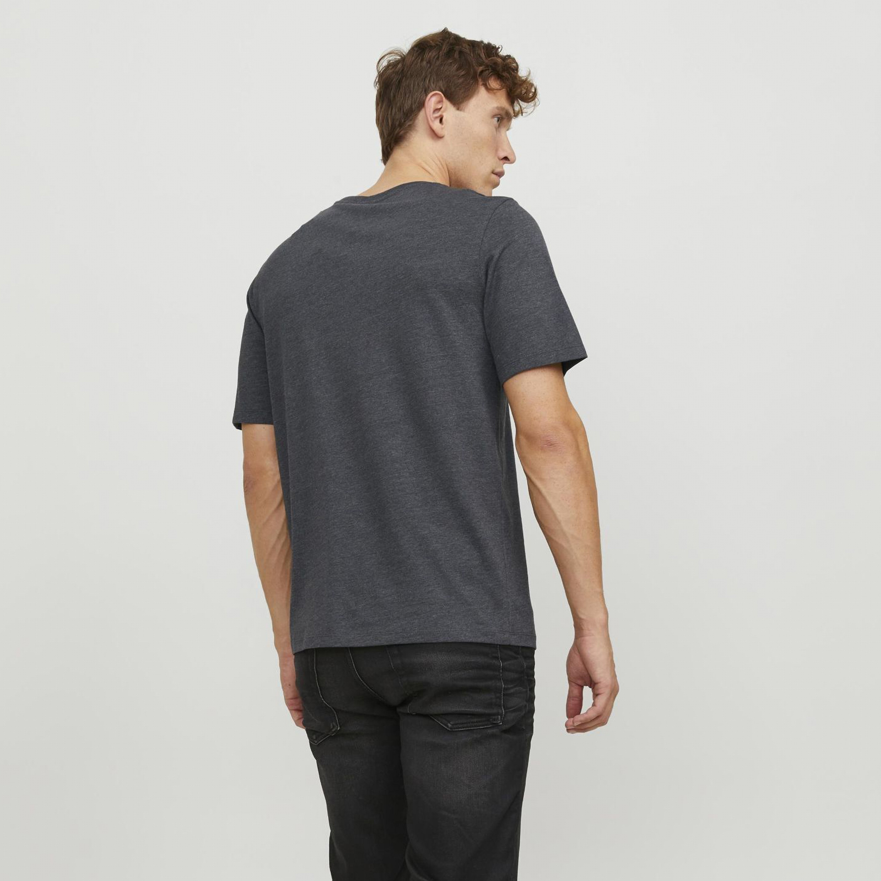 تي شيرت رجالي بأكمام قصيرة وياقة دائرية وشعار مطرز من جاك اند جونز-men-clothing-tshirtsandpolos-tshirts-image-4