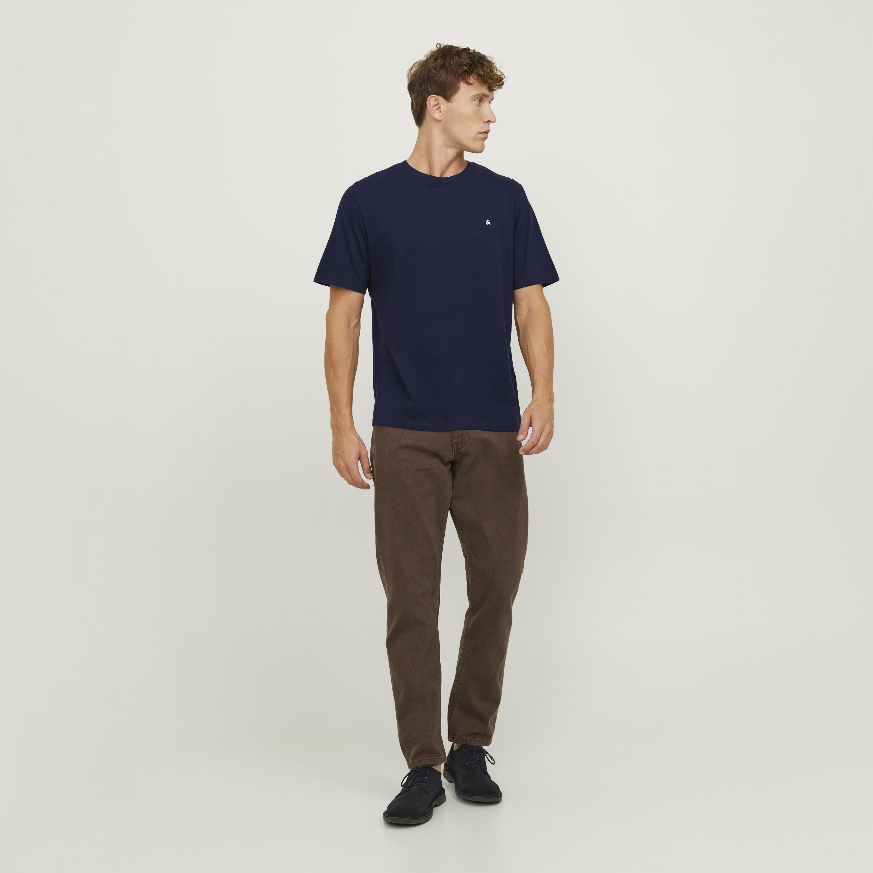 تي شيرت رجالي بأكمام قصيرة وياقة دائرية وشعار مطرز من جاك اند جونز-men-clothing-tshirtsandpolos-tshirts-image-16