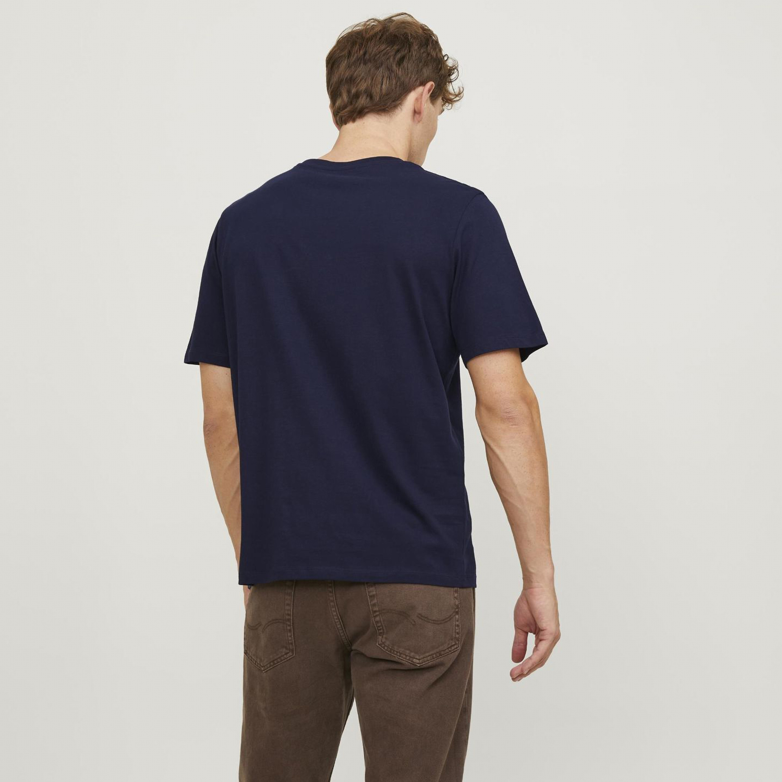 تي شيرت رجالي بأكمام قصيرة وياقة دائرية وشعار مطرز من جاك اند جونز-men-clothing-tshirtsandpolos-tshirts-image-18