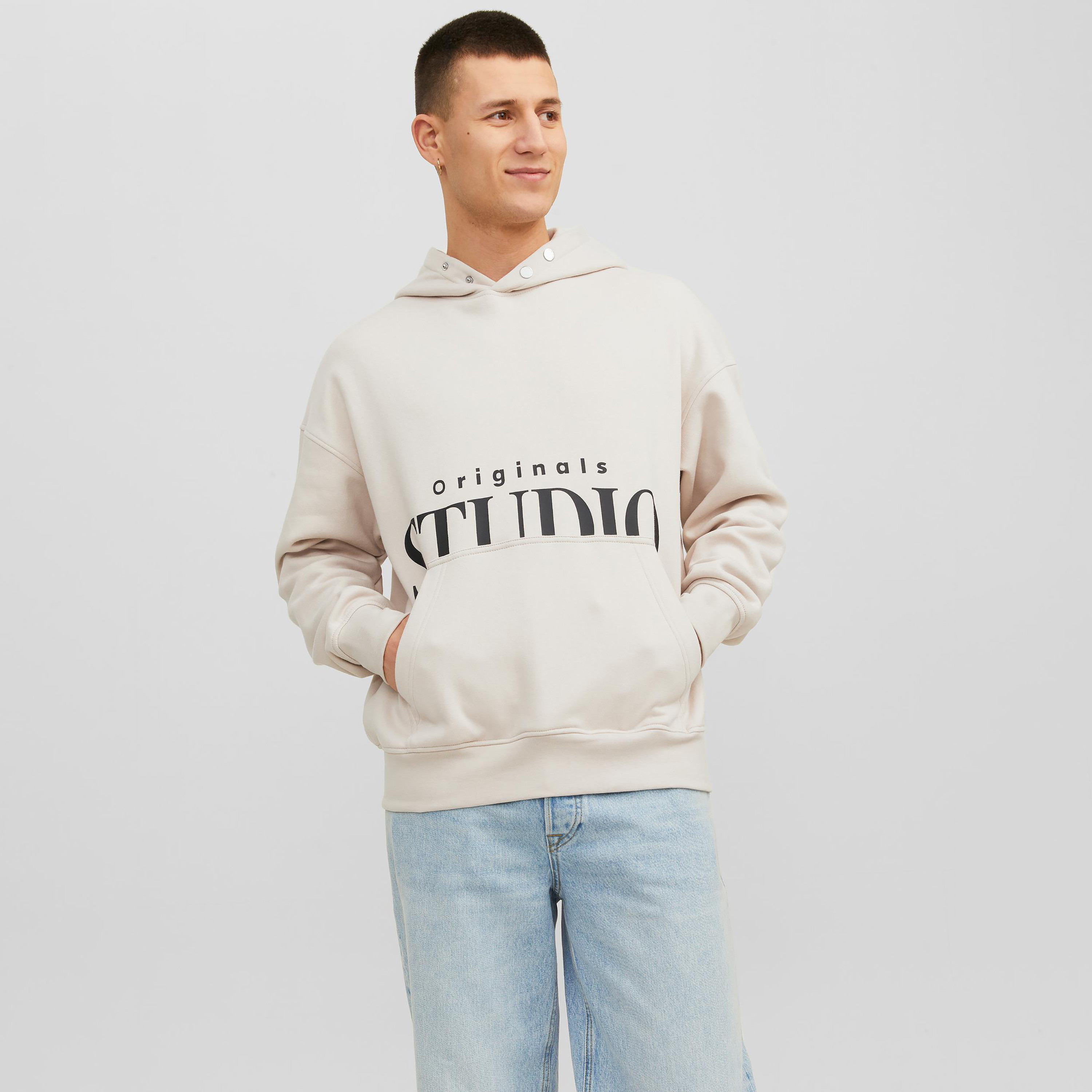  هودي من جاك آند جونز بلوجو بأكمام طويلة وياقة مستديرة مطبوعة-men-winterwear-hoodiesandsweatshirts-image-1