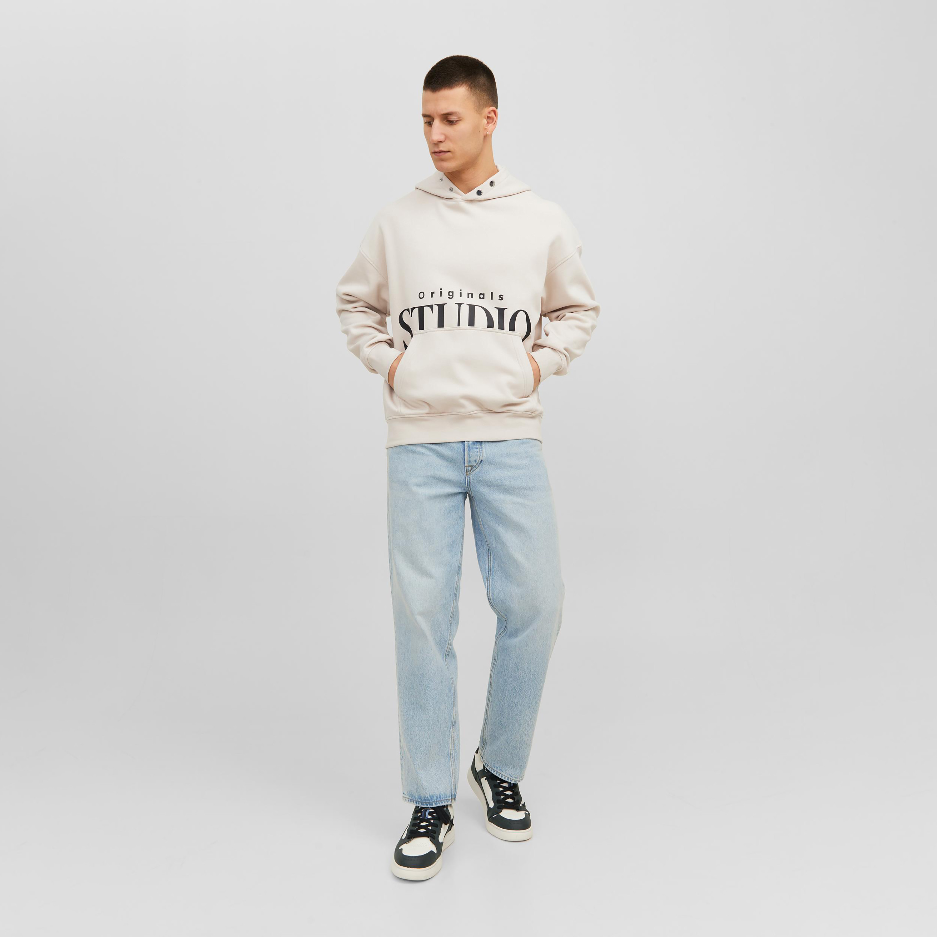 هودي من جاك آند جونز بلوجو بأكمام طويلة وياقة مستديرة مطبوعة-men-winterwear-hoodiesandsweatshirts-image-2