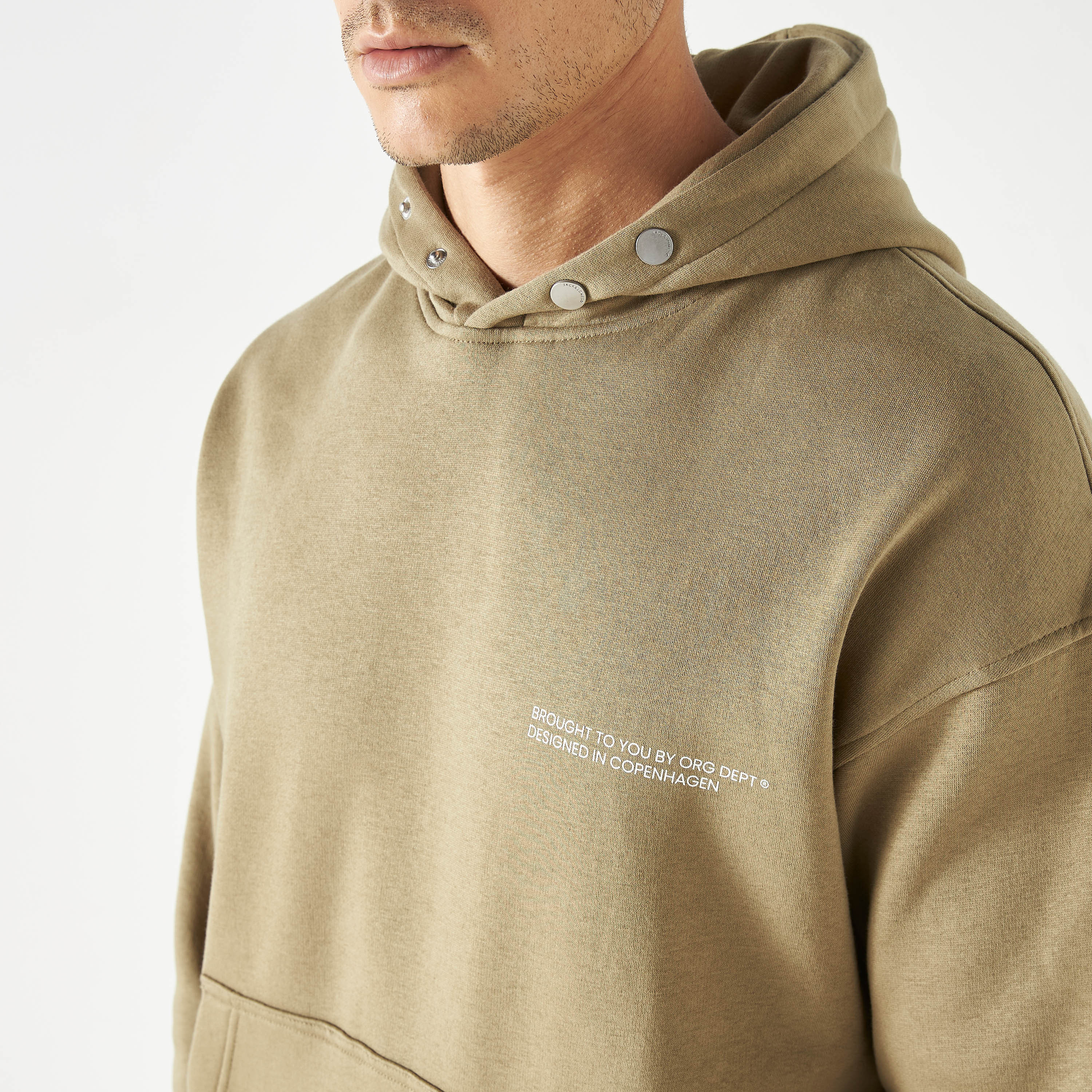 هودي من جاك آند جونز مطبوع بأكمام طويلة مع جيب كانغارو-men-winterwear-hoodiesandsweatshirts-image-4