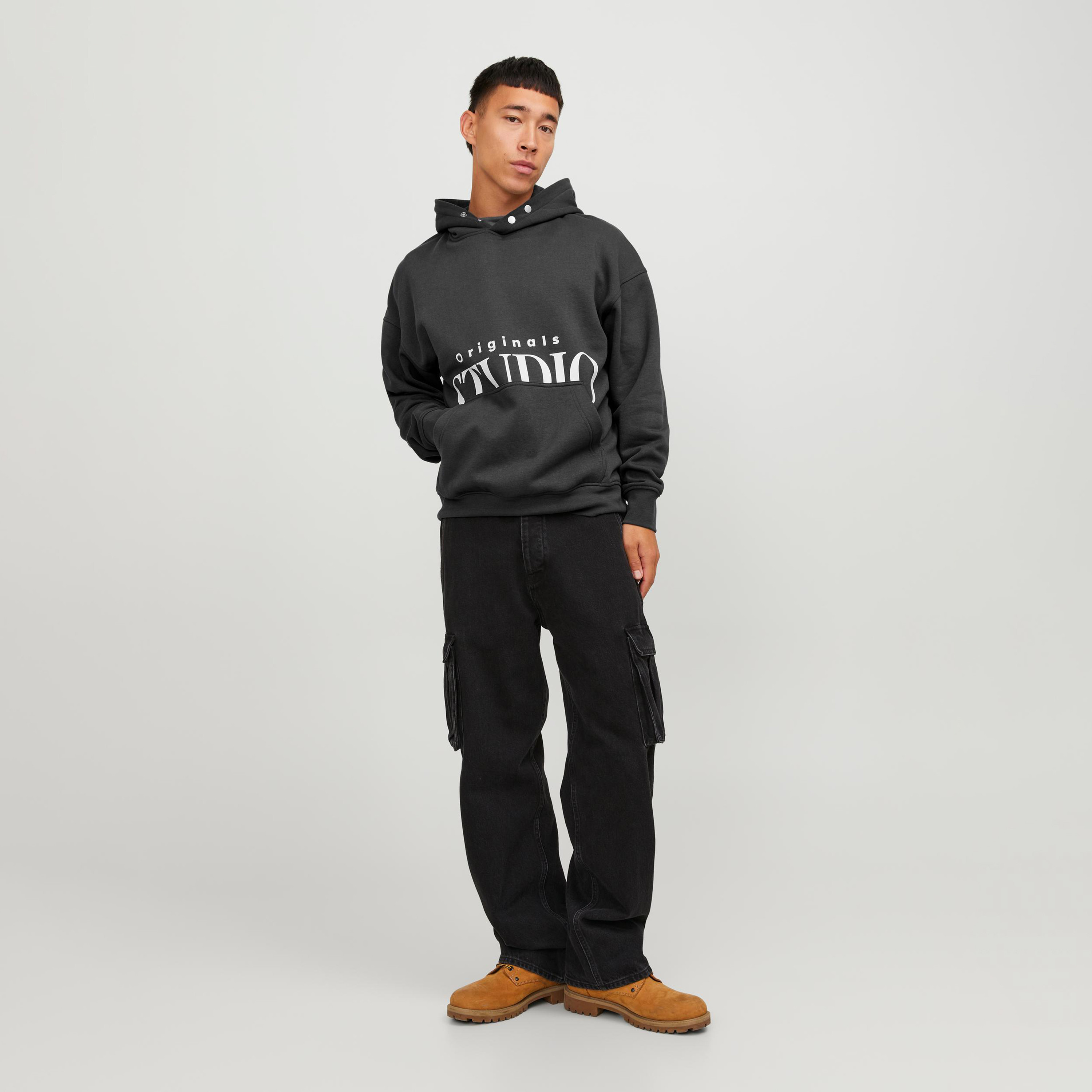 هودي من جاك آند جونز مطبوع بأكمام طويلة مع جيب كانغارو-men-winterwear-hoodiesandsweatshirts-image-6