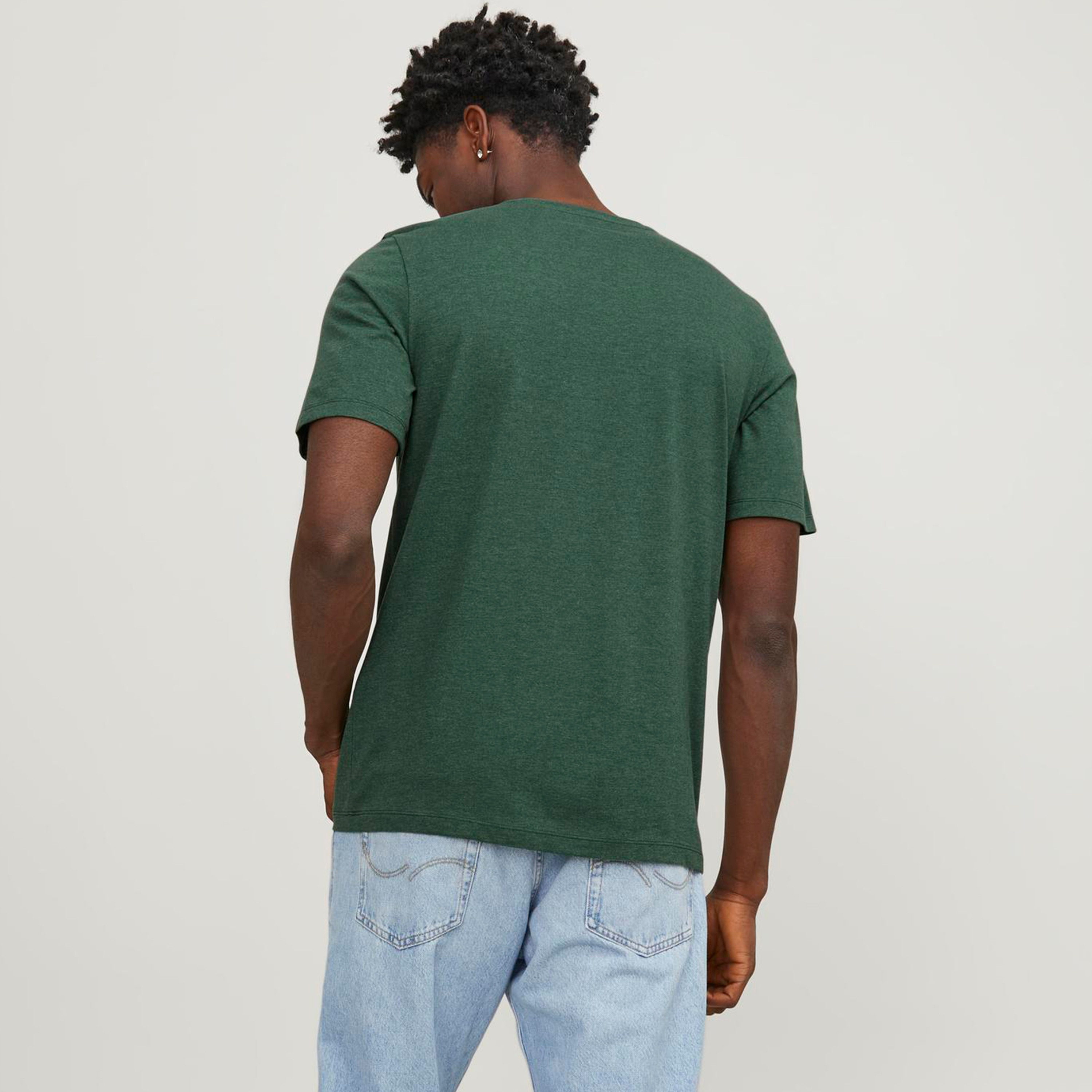 تيشيرت بأكمام قصيرة وياقة دائرية وشعار من جاك آند جونز-men-clothing-tshirtsandpolos-tshirts-image-4