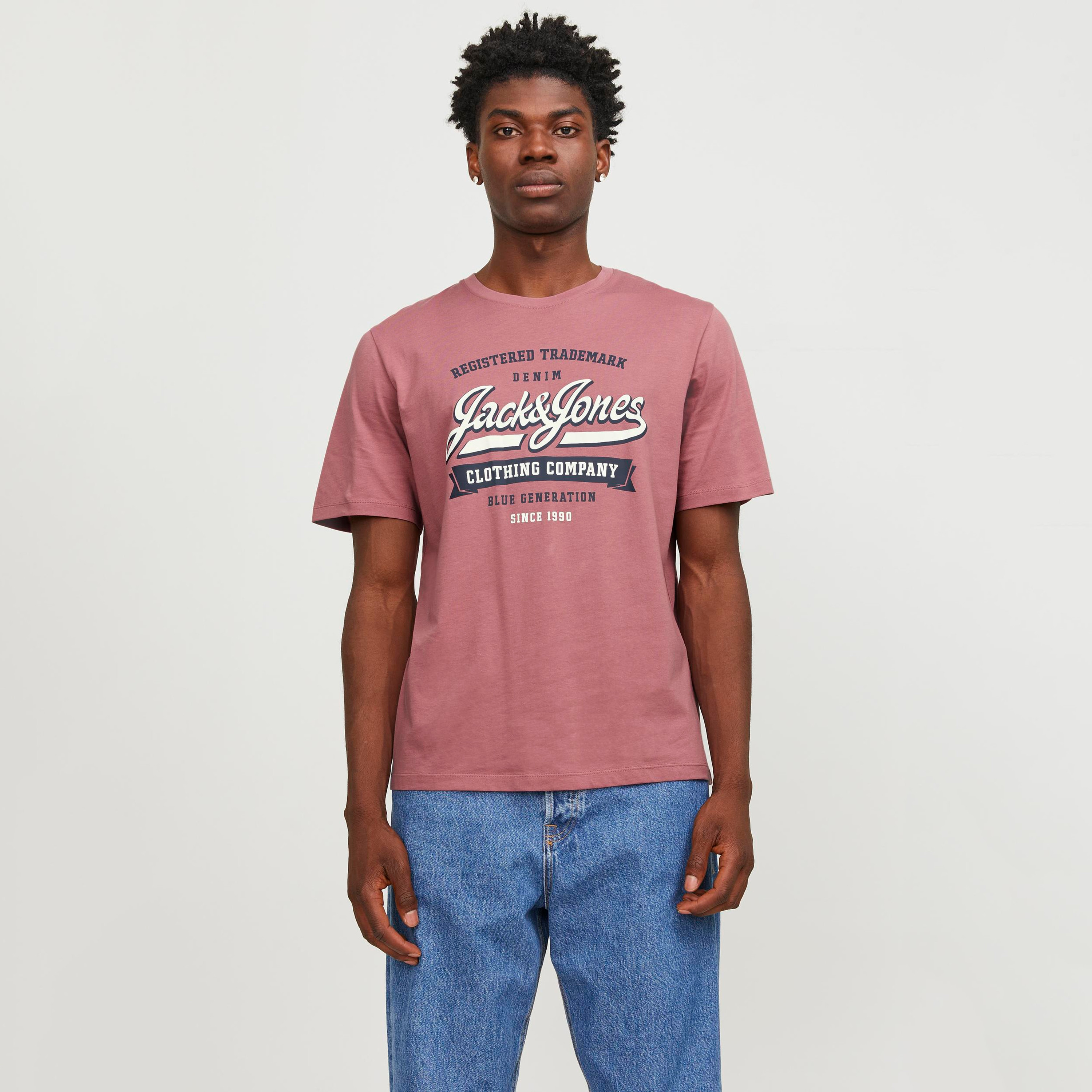 تيشيرت بأكمام قصيرة وياقة دائرية وشعار من جاك آند جونز-men-clothing-tshirtsandpolos-tshirts-image-5