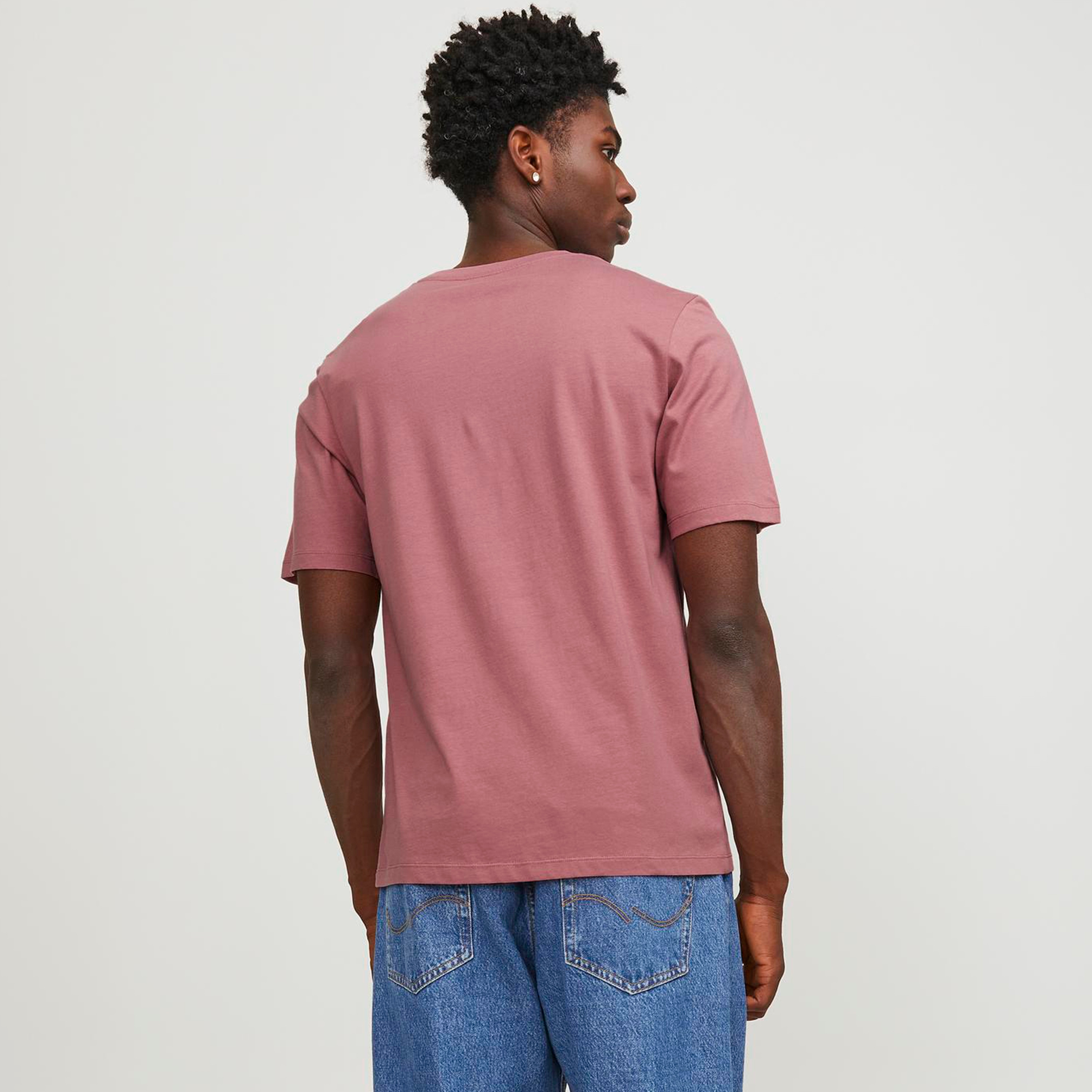 تيشيرت بأكمام قصيرة وياقة دائرية وشعار من جاك آند جونز-men-clothing-tshirtsandpolos-tshirts-image-8