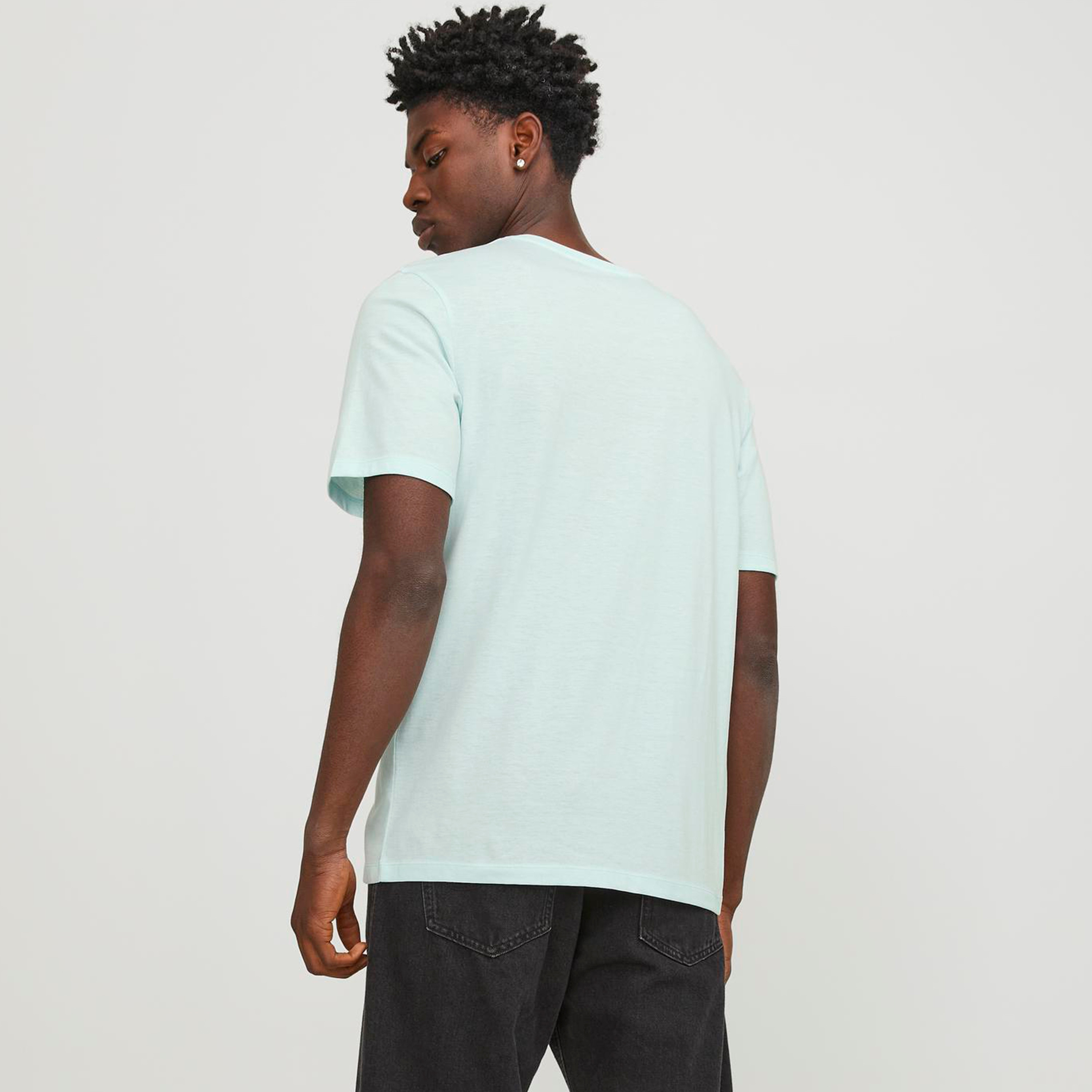تيشيرت بأكمام قصيرة وياقة دائرية وشعار من جاك آند جونز-men-clothing-tshirtsandpolos-tshirts-image-12