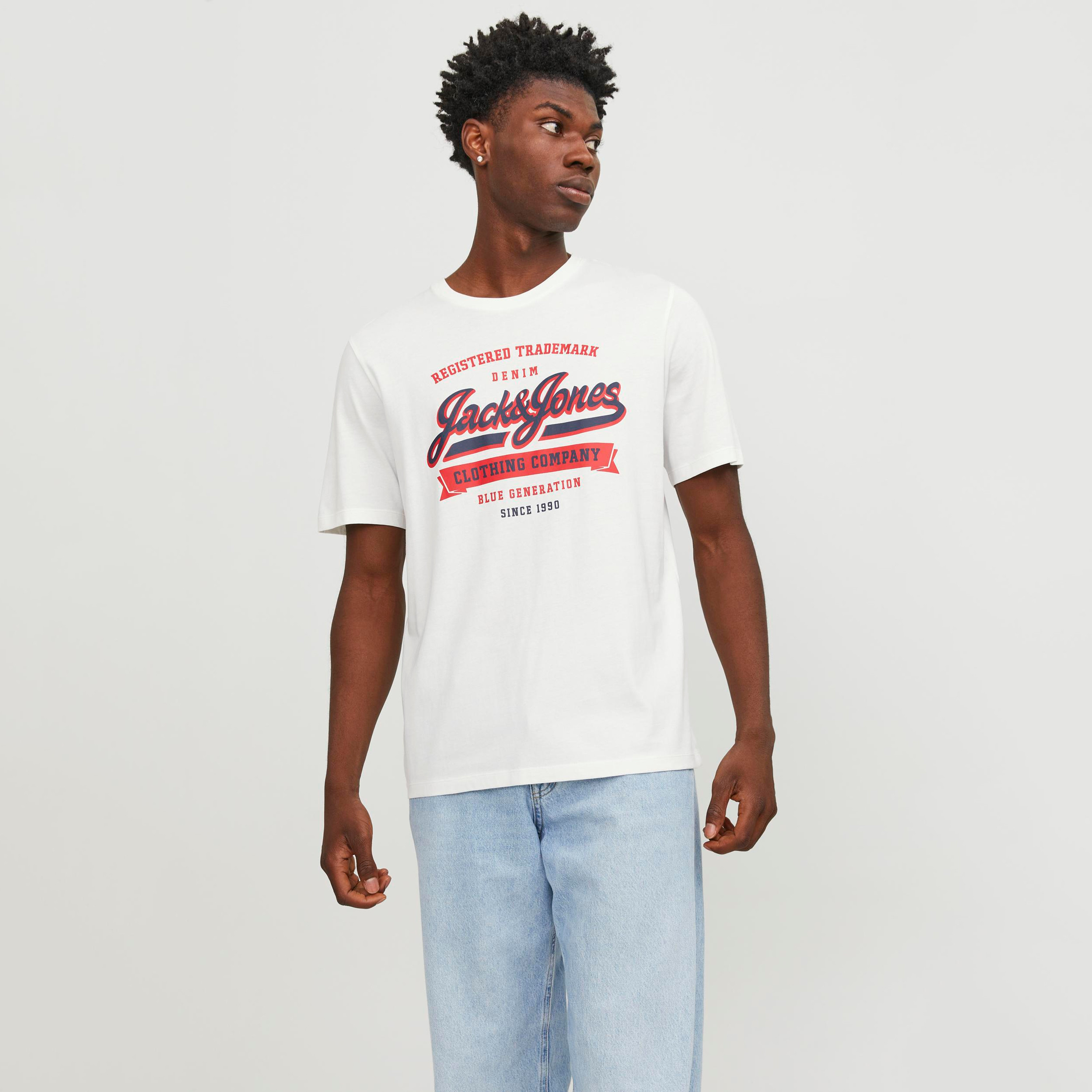 تيشيرت بأكمام قصيرة وياقة دائرية وشعار من جاك آند جونز-men-clothing-tshirtsandpolos-tshirts-image-13