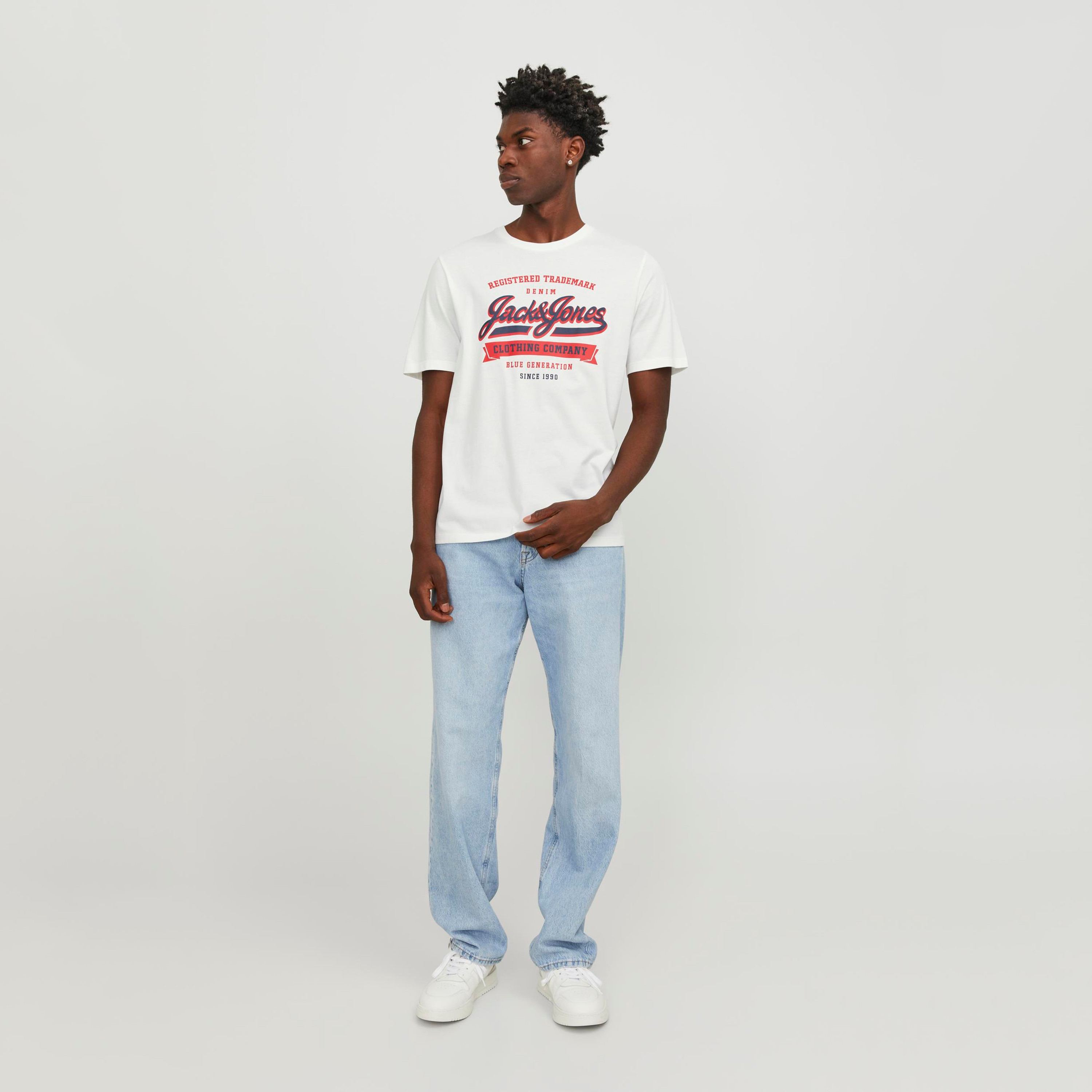 تيشيرت بأكمام قصيرة وياقة دائرية وشعار من جاك آند جونز-men-clothing-tshirtsandpolos-tshirts-image-14