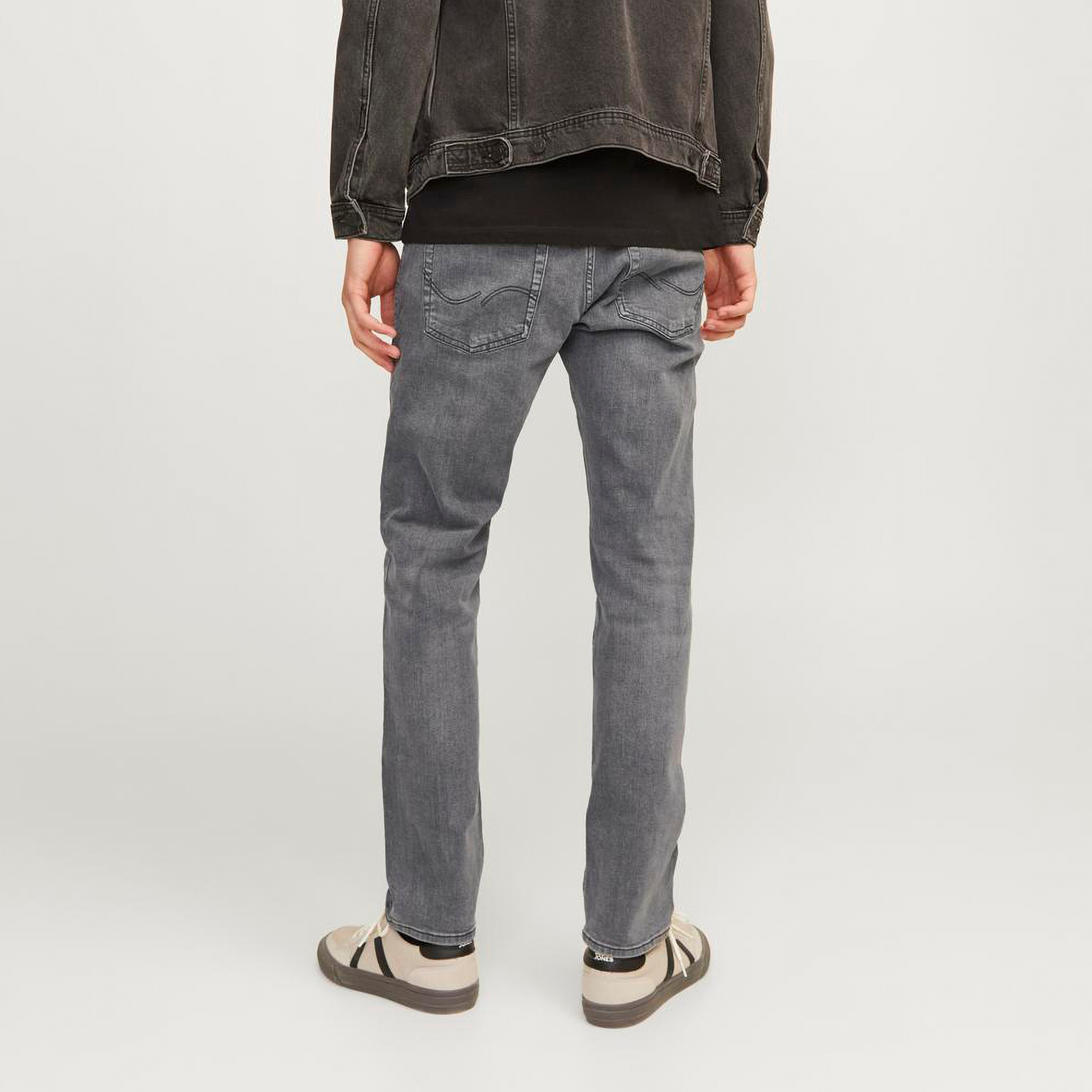 بنطال جينز ذو قصة مدببة ومغسول متوسط الارتفاع من جاك آند جونز-men-clothing-bottoms-jeans-image-4