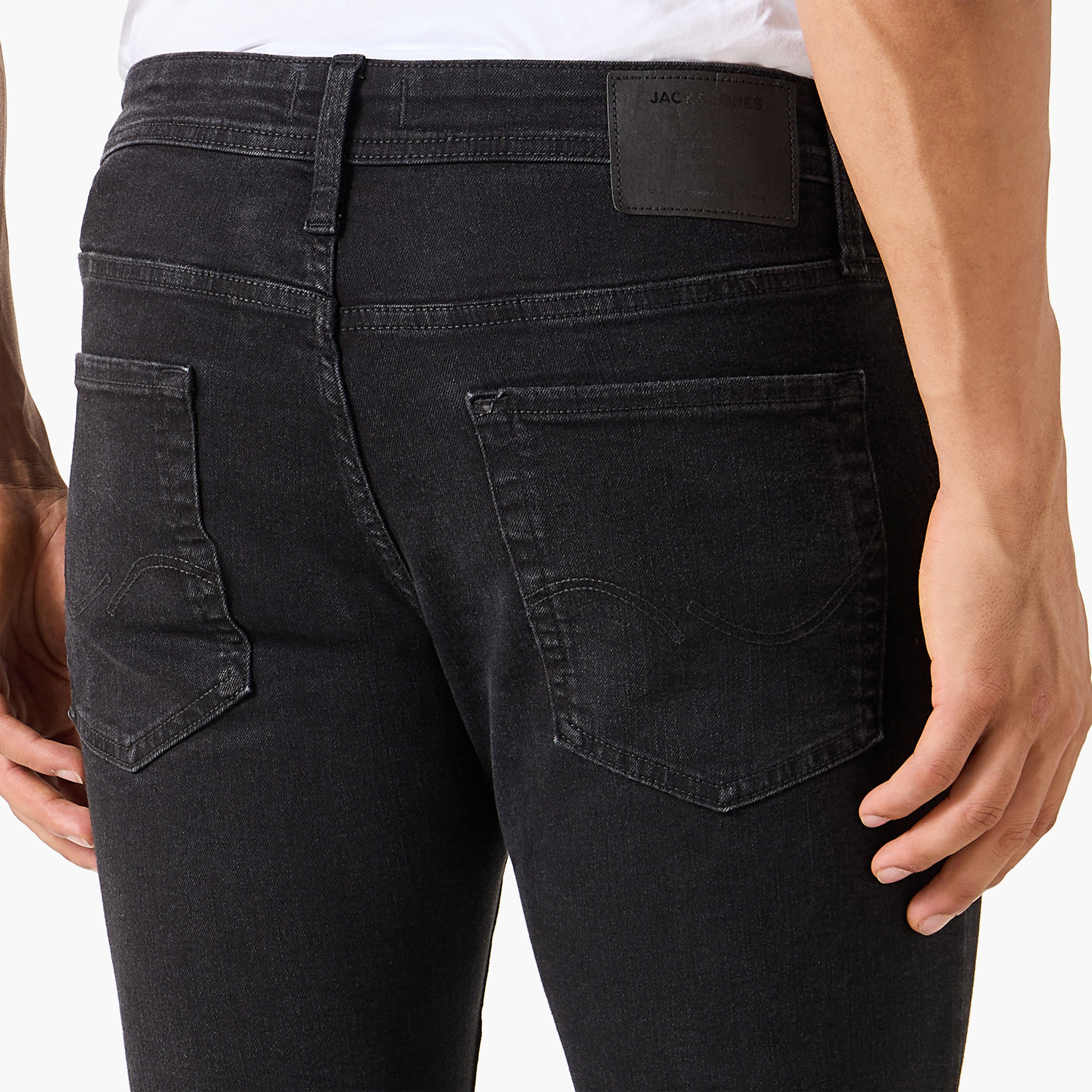 بنطلون جينز بقصّة سليم وجيوب من جاك آند جونز-men-clothing-bottoms-jeans-image-4