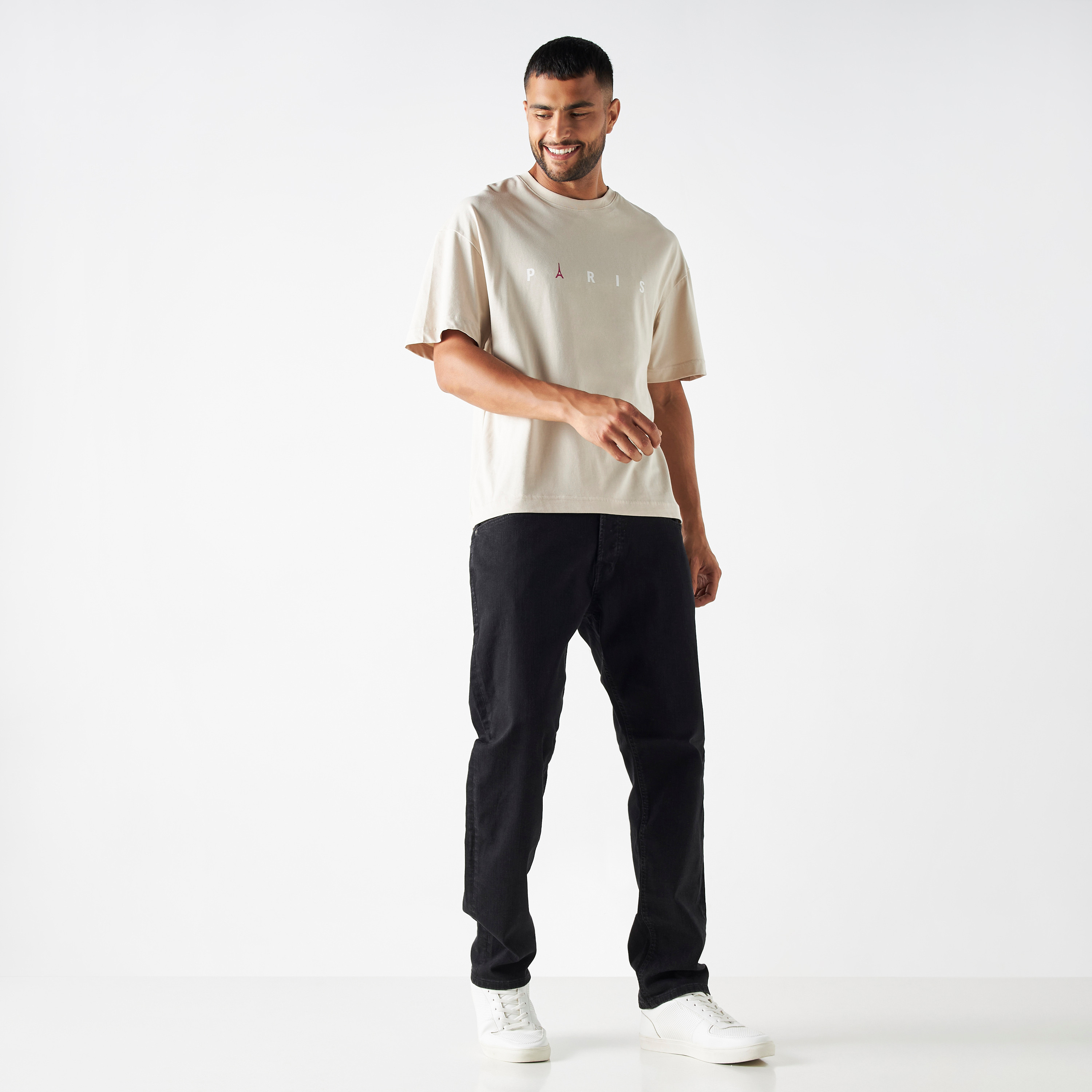 تي شيرت من جاك آند جونز مع مطبوع بأكمام قصيرة و ياقة مستديرة-men-clothing-tshirtsandpolos-tshirts-image-2