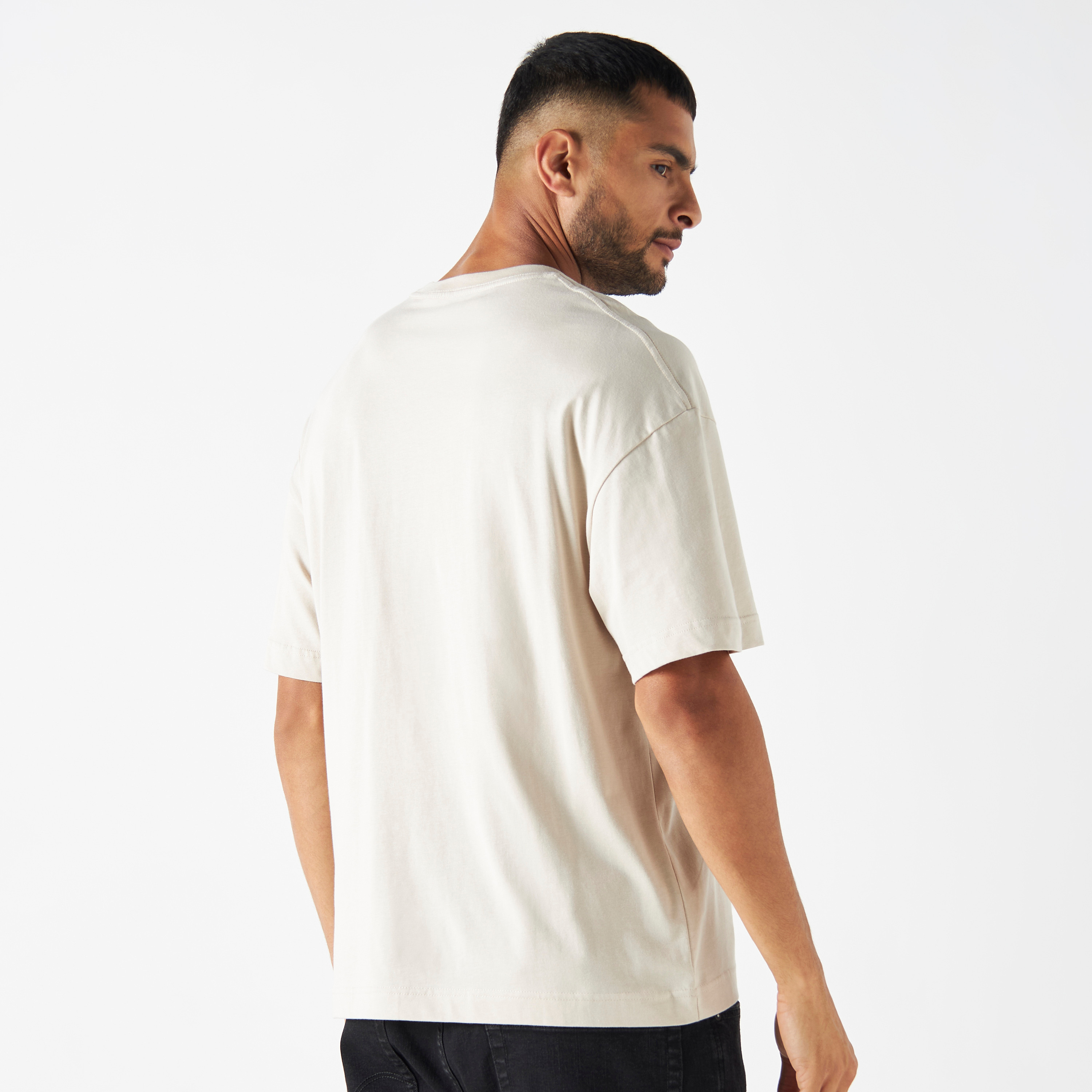 تي شيرت من جاك آند جونز مع مطبوع بأكمام قصيرة و ياقة مستديرة-men-clothing-tshirtsandpolos-tshirts-image-3