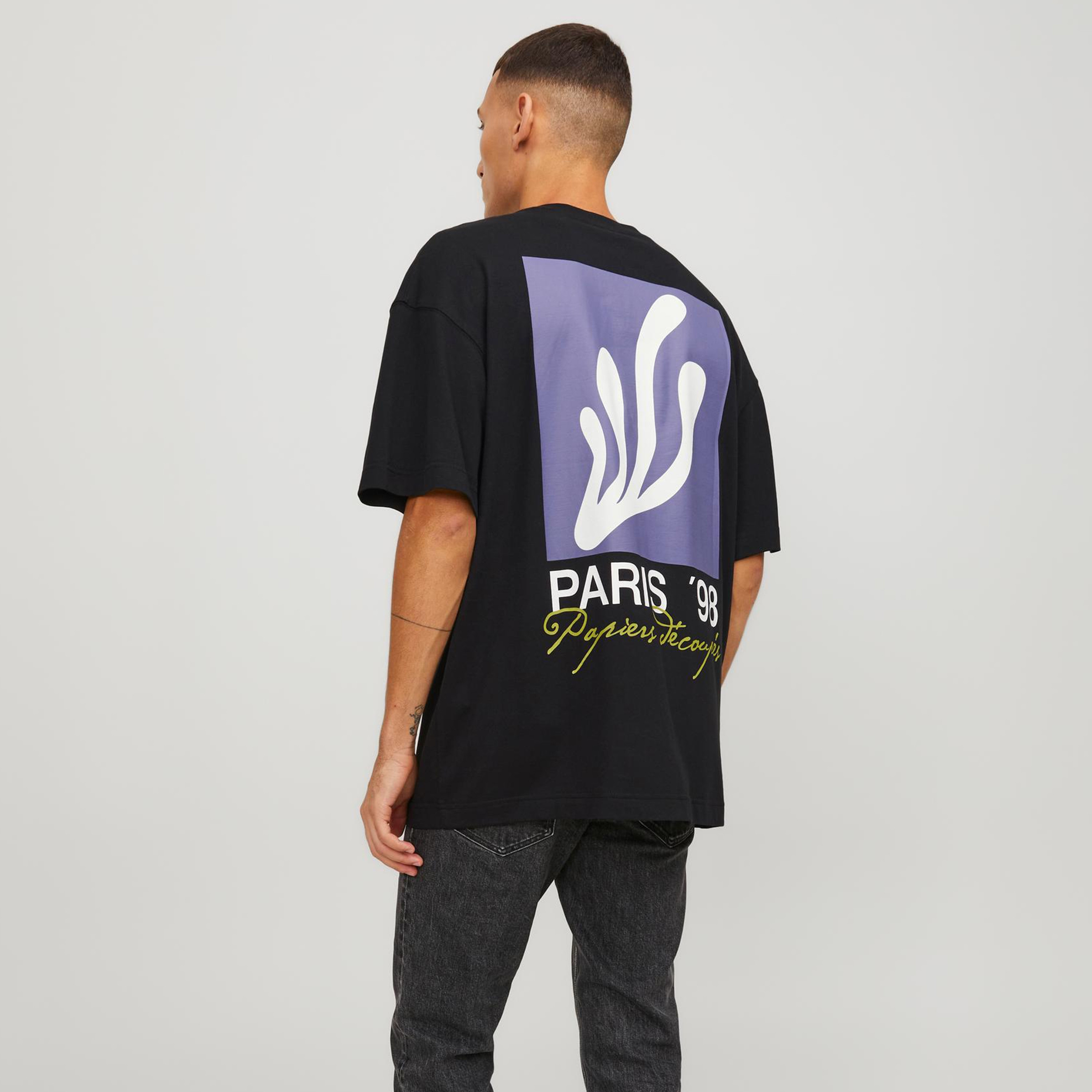 تي شيرت من جاك آند جونز بطبعة خلفية بأكمام قصيرة و ياقة مستديرة-men-clothing-tshirtsandpolos-tshirts-image-4