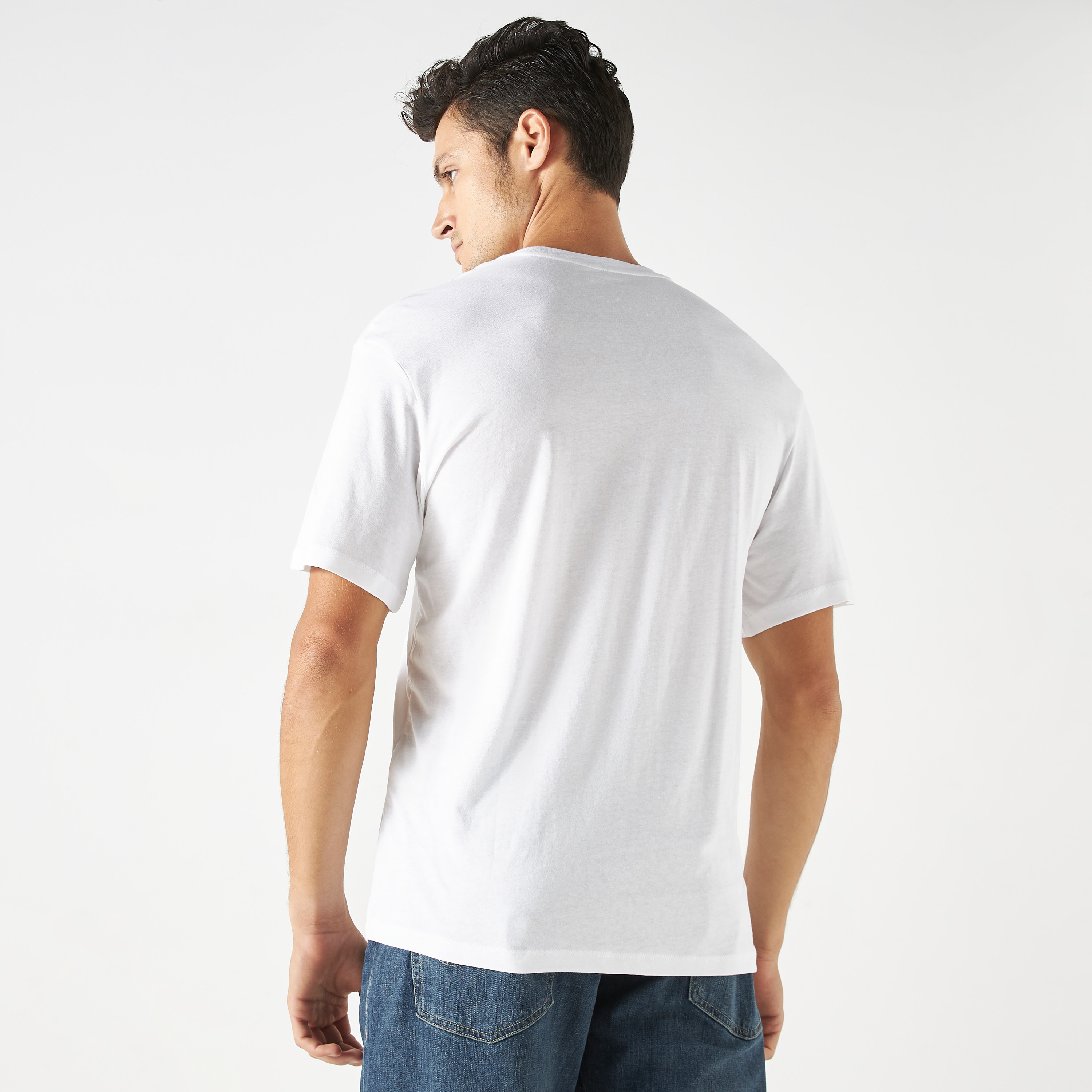تي شيرت من جاك آند جونز مع جرافيك بأكمام قصيرة و ياقة مستديرة-men-clothing-tshirtsandpolos-tshirts-image-11
