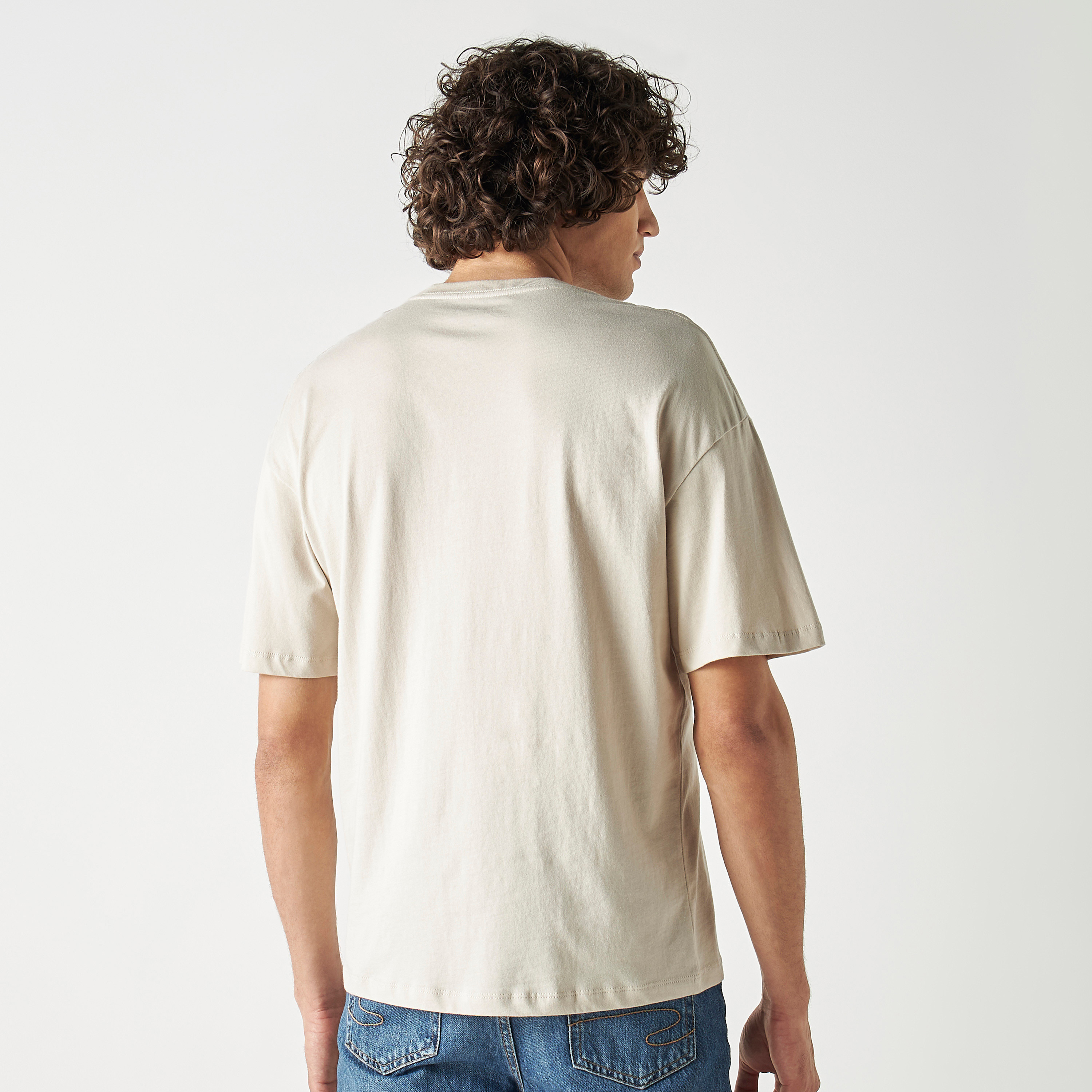 تي شيرت من جاك آند جونز مع مطبوع بأكمام قصيرة و ياقة مستديرة-men-clothing-tshirtsandpolos-tshirts-image-11