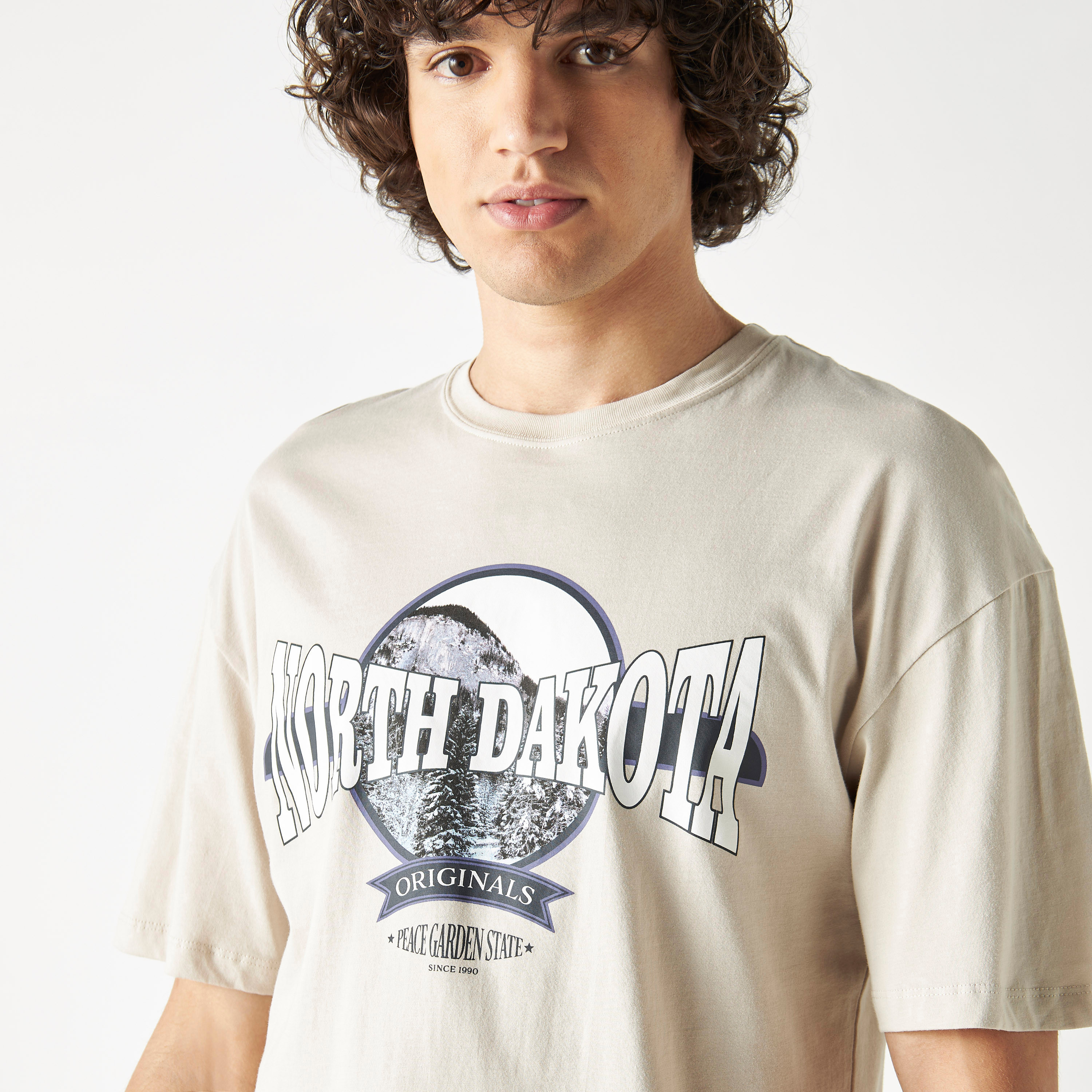 تي شيرت من جاك آند جونز مع مطبوع بأكمام قصيرة و ياقة مستديرة-men-clothing-tshirtsandpolos-tshirts-image-12