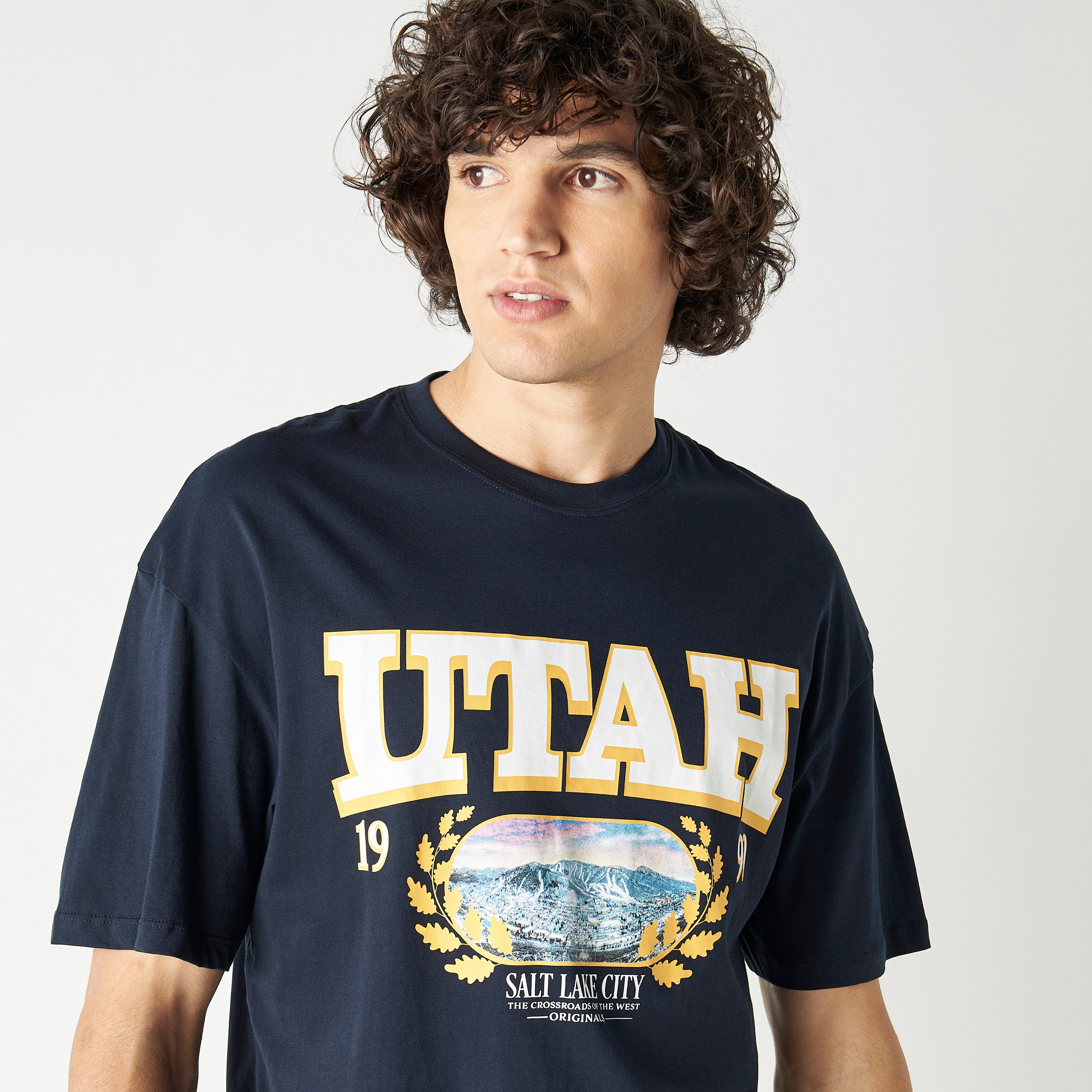 تي شيرت من جاك آند جونز مع مطبوع بأكمام قصيرة و ياقة مستديرة-men-clothing-tshirtsandpolos-tshirts-image-16