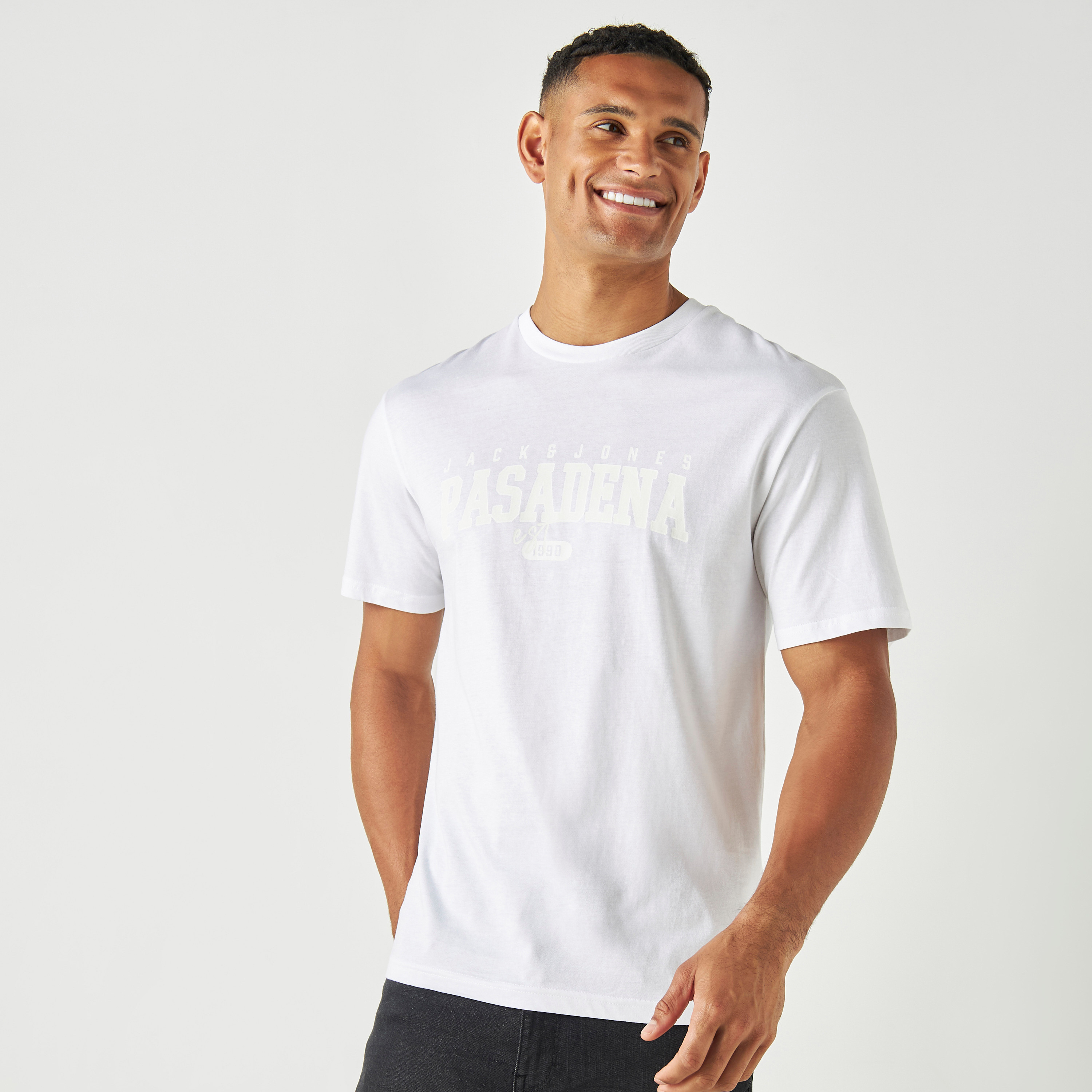 تيشيرت بأكمام قصيرة وياقة دائرية وطبعات من جاك آند جونز-men-clothing-tshirtsandpolos-tshirts-image-6
