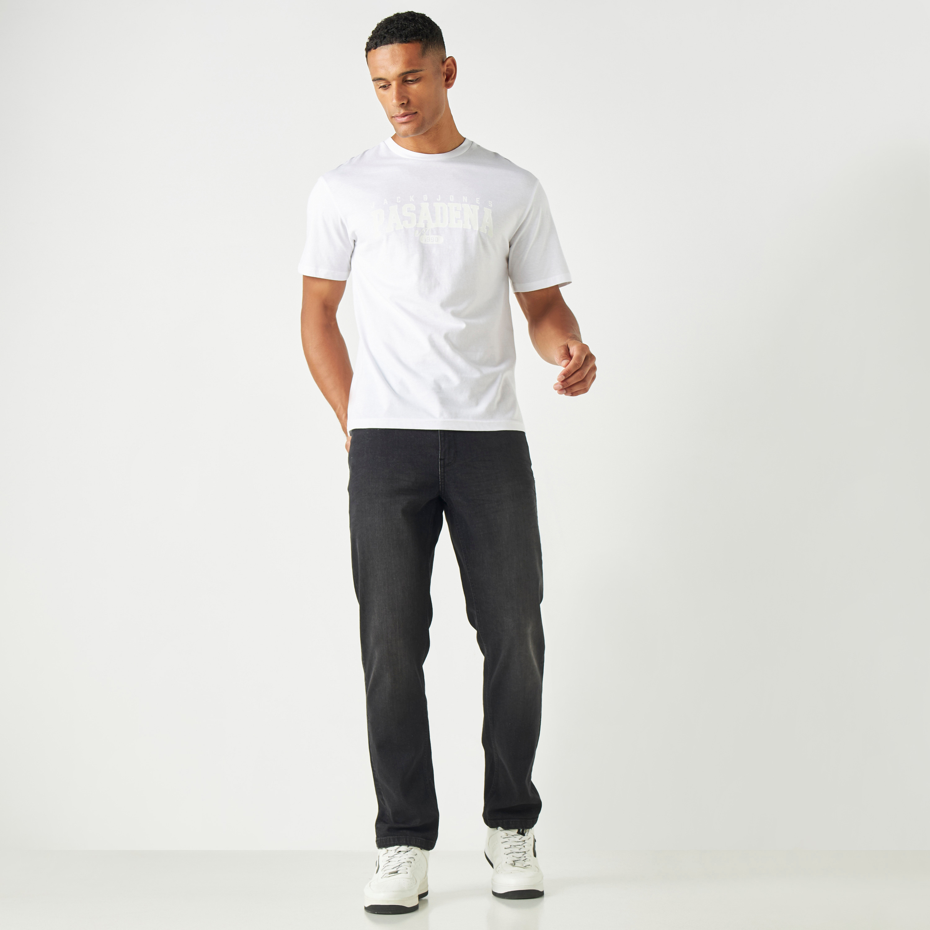 تيشيرت بأكمام قصيرة وياقة دائرية وطبعات من جاك آند جونز-men-clothing-tshirtsandpolos-tshirts-image-7