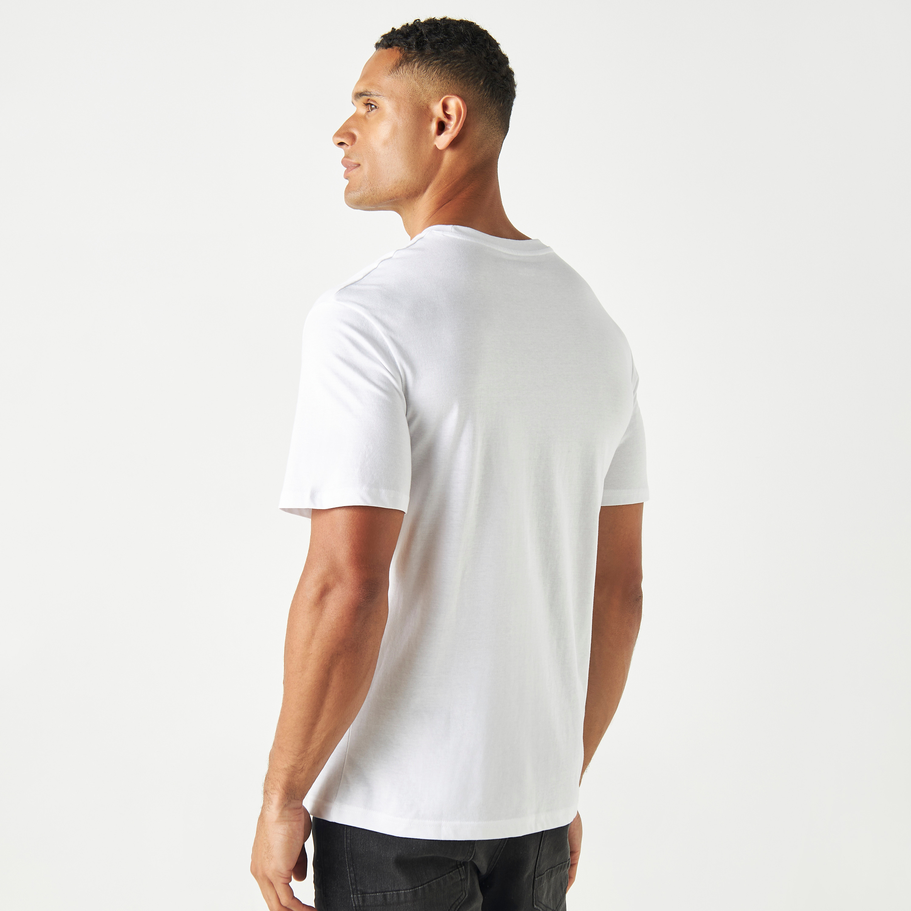 تيشيرت بأكمام قصيرة وياقة دائرية وطبعات من جاك آند جونز-men-clothing-tshirtsandpolos-tshirts-image-8