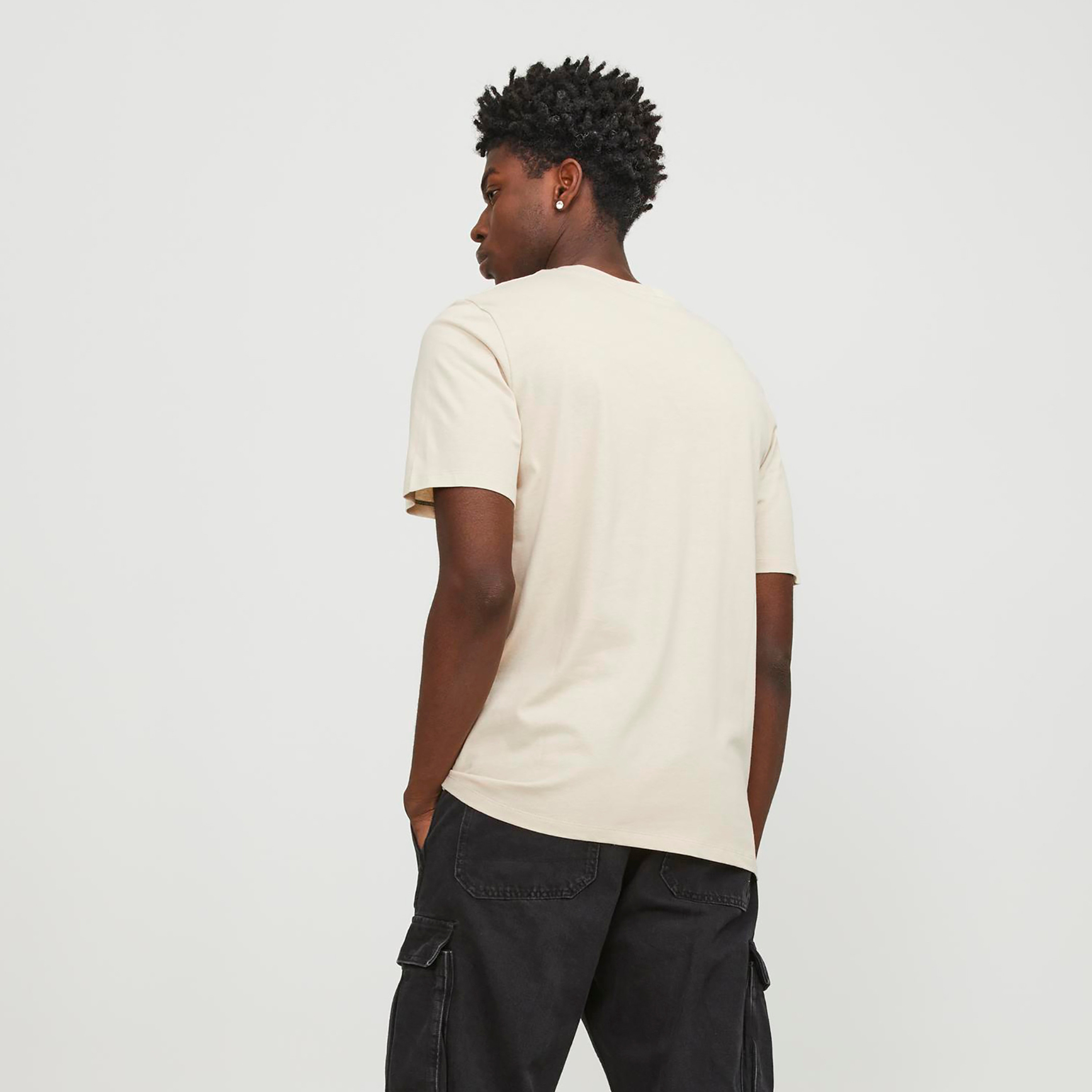 تي شيرت من جاك آند جونز مع شعار بأكمام قصيرة و ياقة مستديرة-men-clothing-tshirtsandpolos-tshirts-image-8