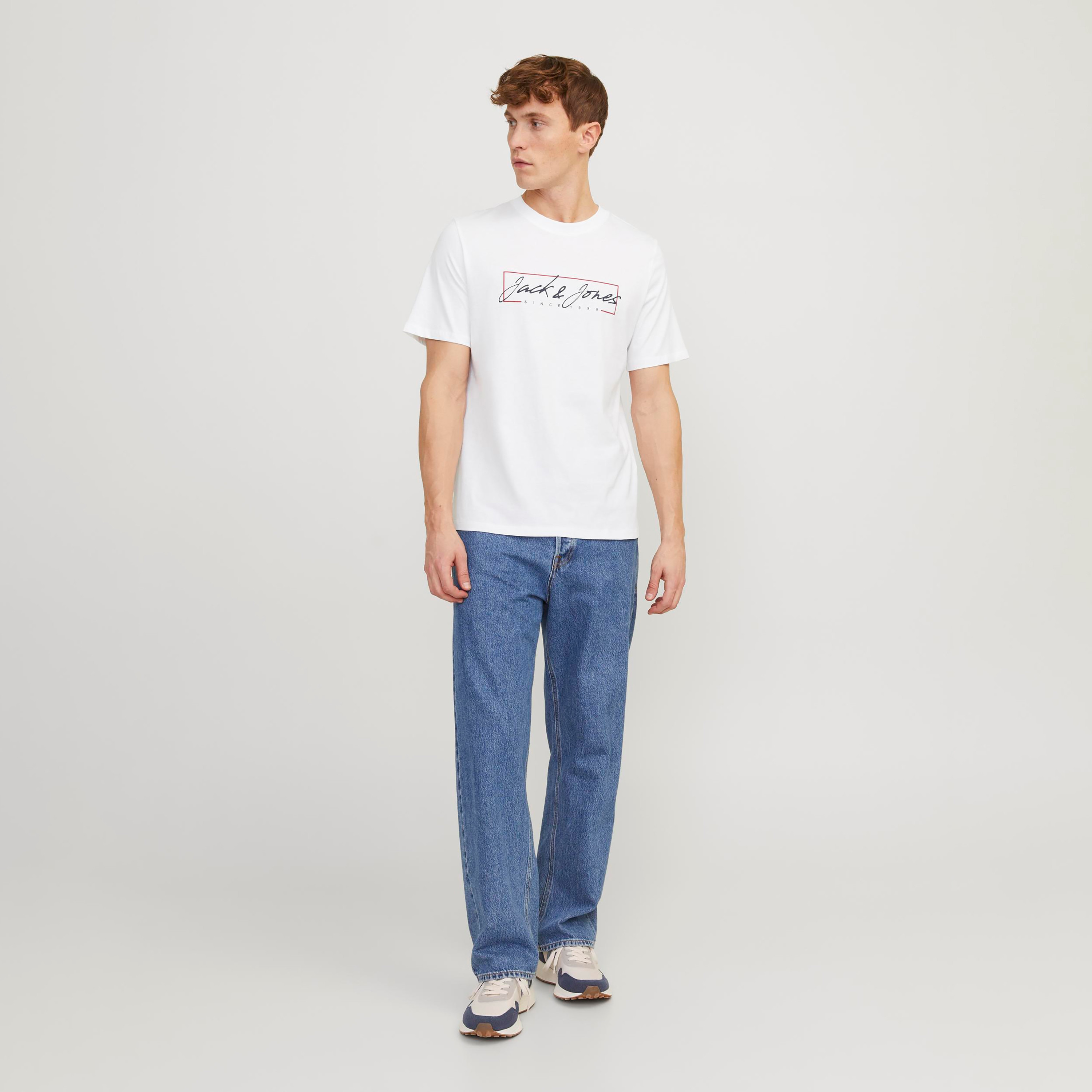 تي شيرت من جاك آند جونز مع شعار بأكمام قصيرة و ياقة مستديرة-men-clothing-tshirtsandpolos-tshirts-image-14