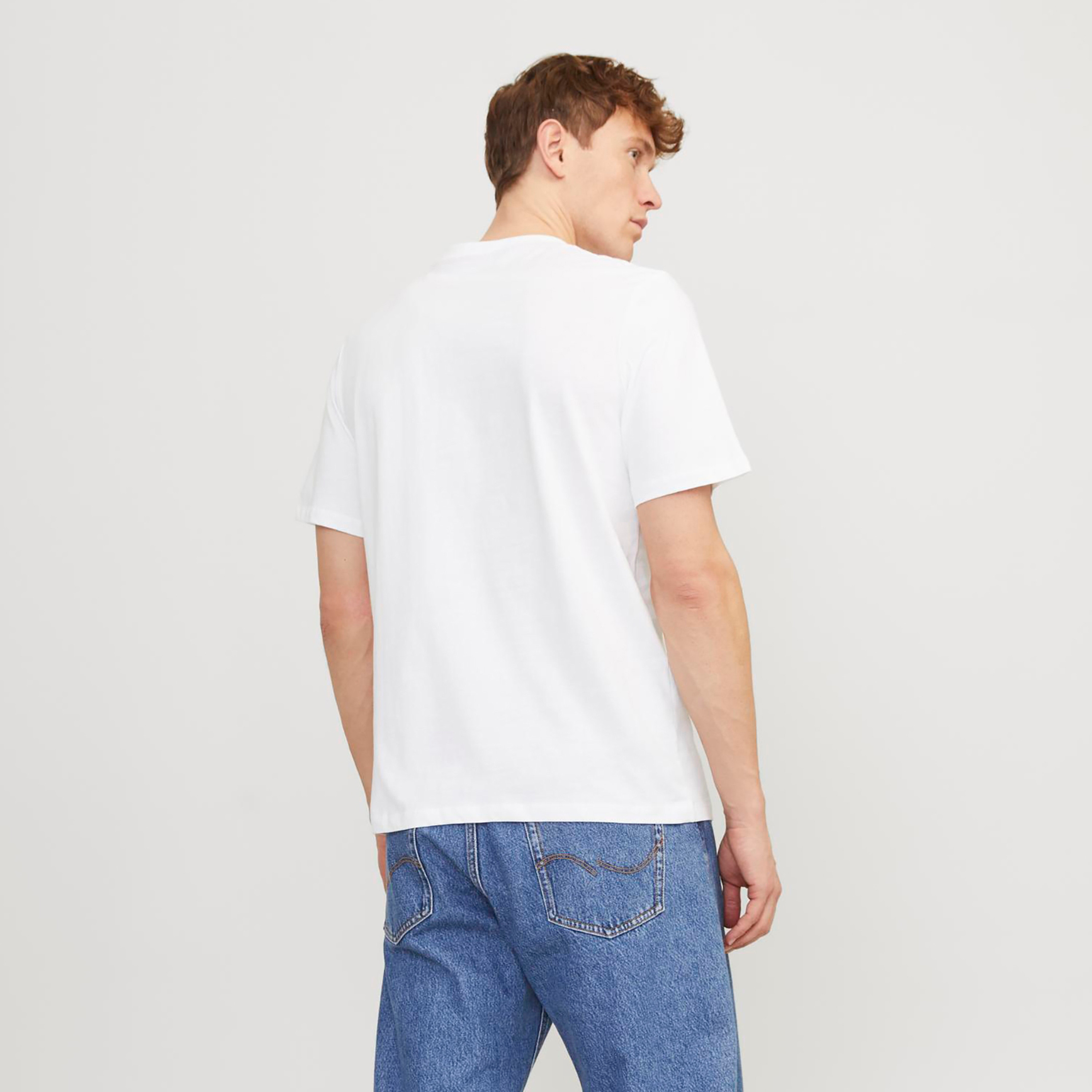 تي شيرت من جاك آند جونز مع شعار بأكمام قصيرة و ياقة مستديرة-men-clothing-tshirtsandpolos-tshirts-image-16