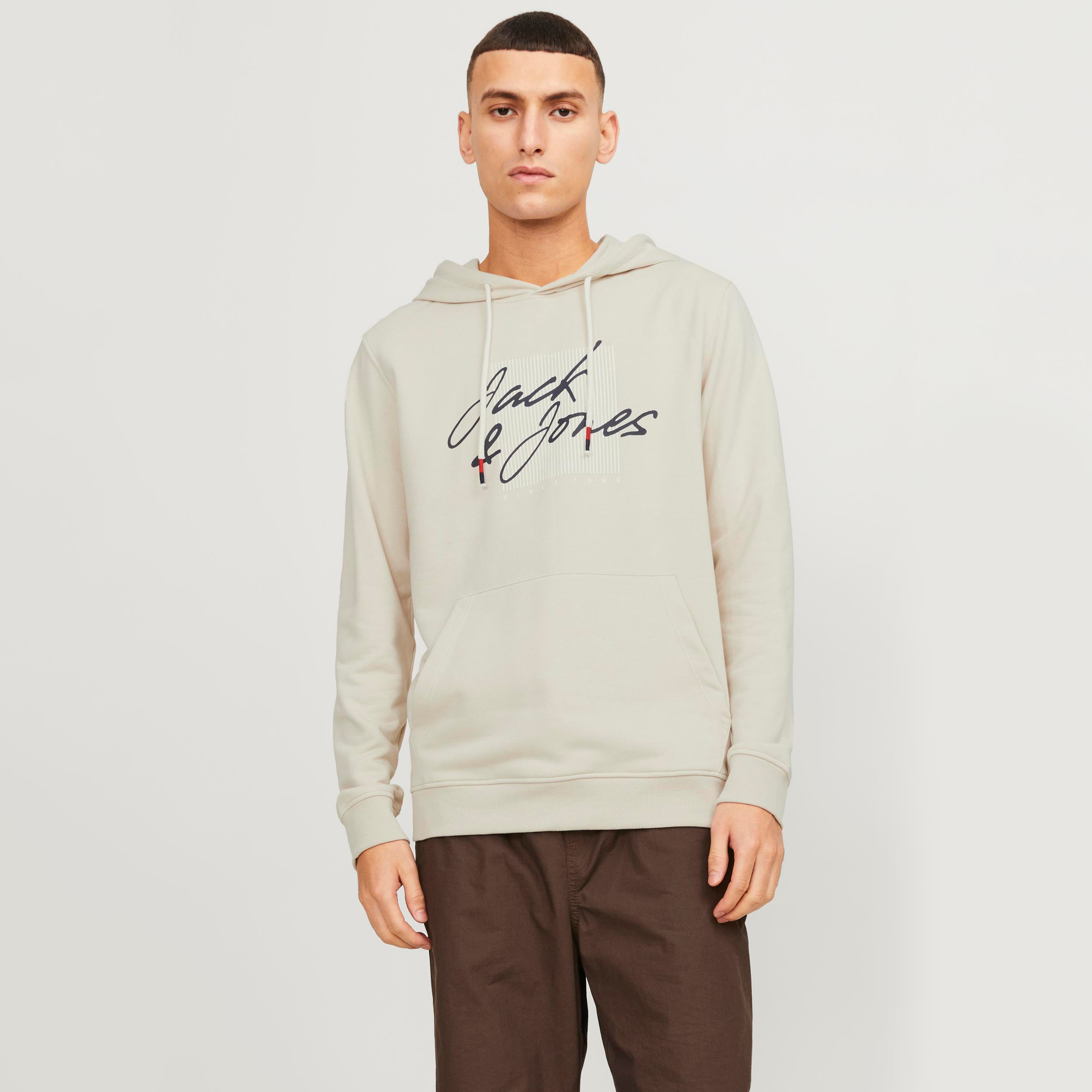هودي بطبعة شعار من جاك آند جونز مع جيب الكنغر-men-winterwear-hoodiesandsweatshirts-image-4