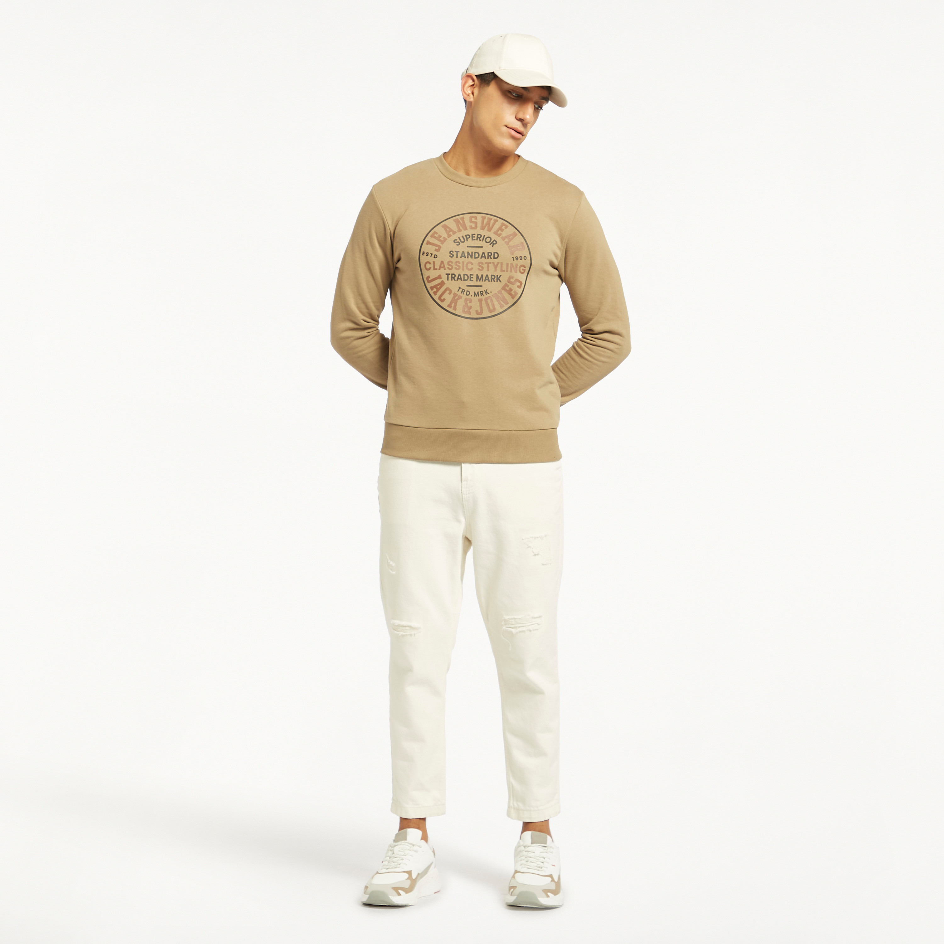  سويت شيرت من جاك آند جونز مع مطبوع بأكمام طويلة وياقة مستديرة-men-winterwear-hoodiesandsweatshirts-image-3
