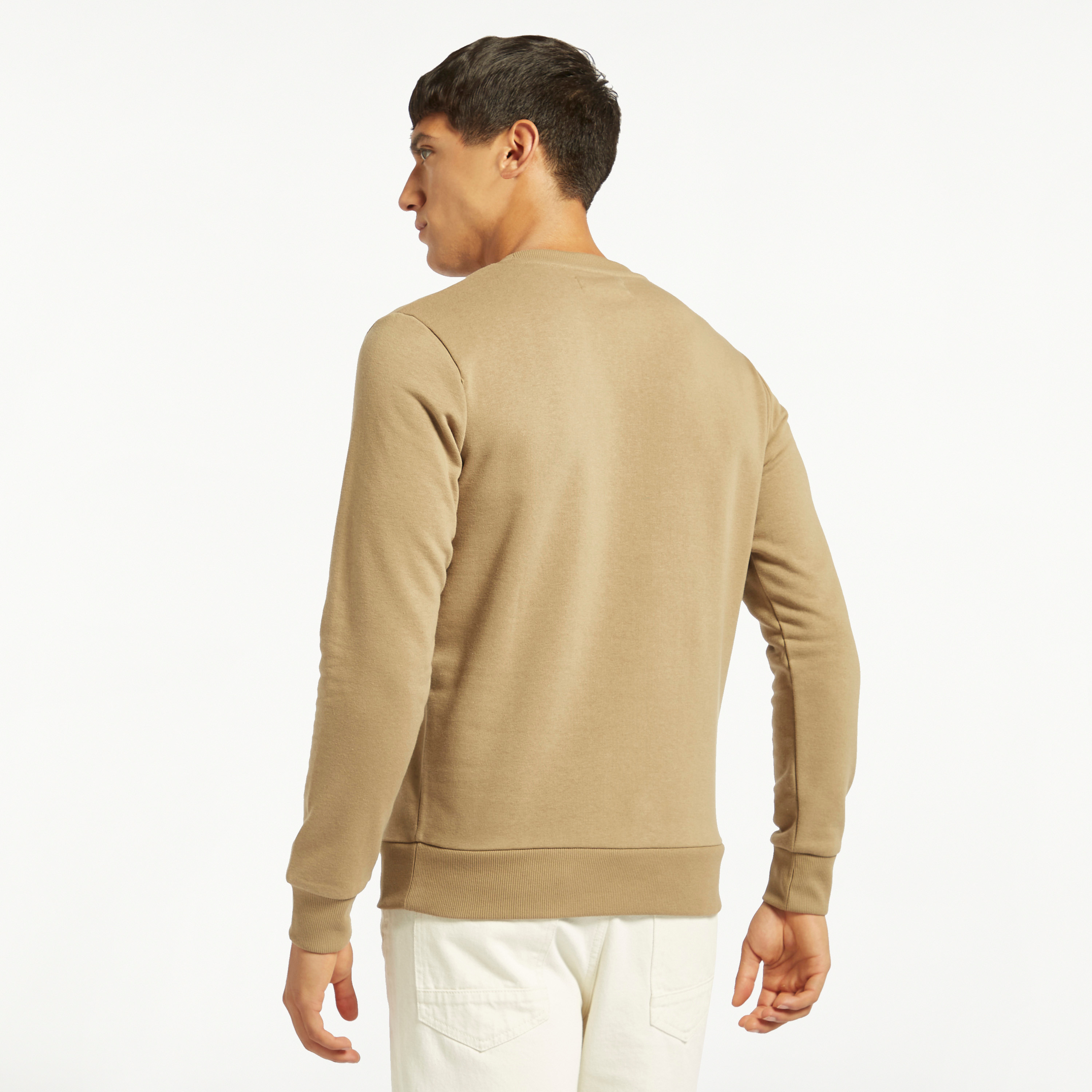  سويت شيرت من جاك آند جونز مع مطبوع بأكمام طويلة وياقة مستديرة-men-winterwear-hoodiesandsweatshirts-image-4