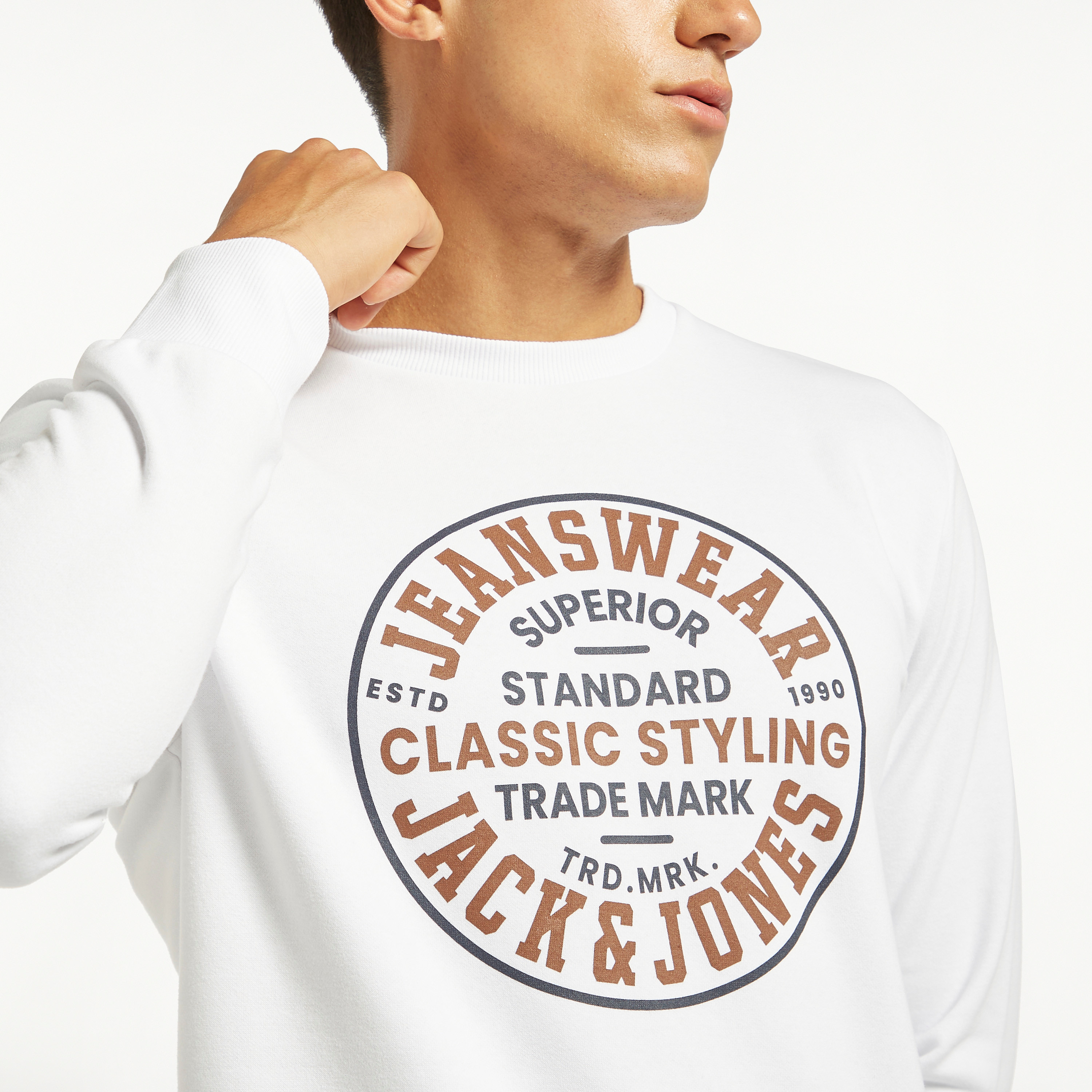  سويت شيرت من جاك آند جونز مع مطبوع بأكمام طويلة وياقة مستديرة-men-winterwear-hoodiesandsweatshirts-image-10
