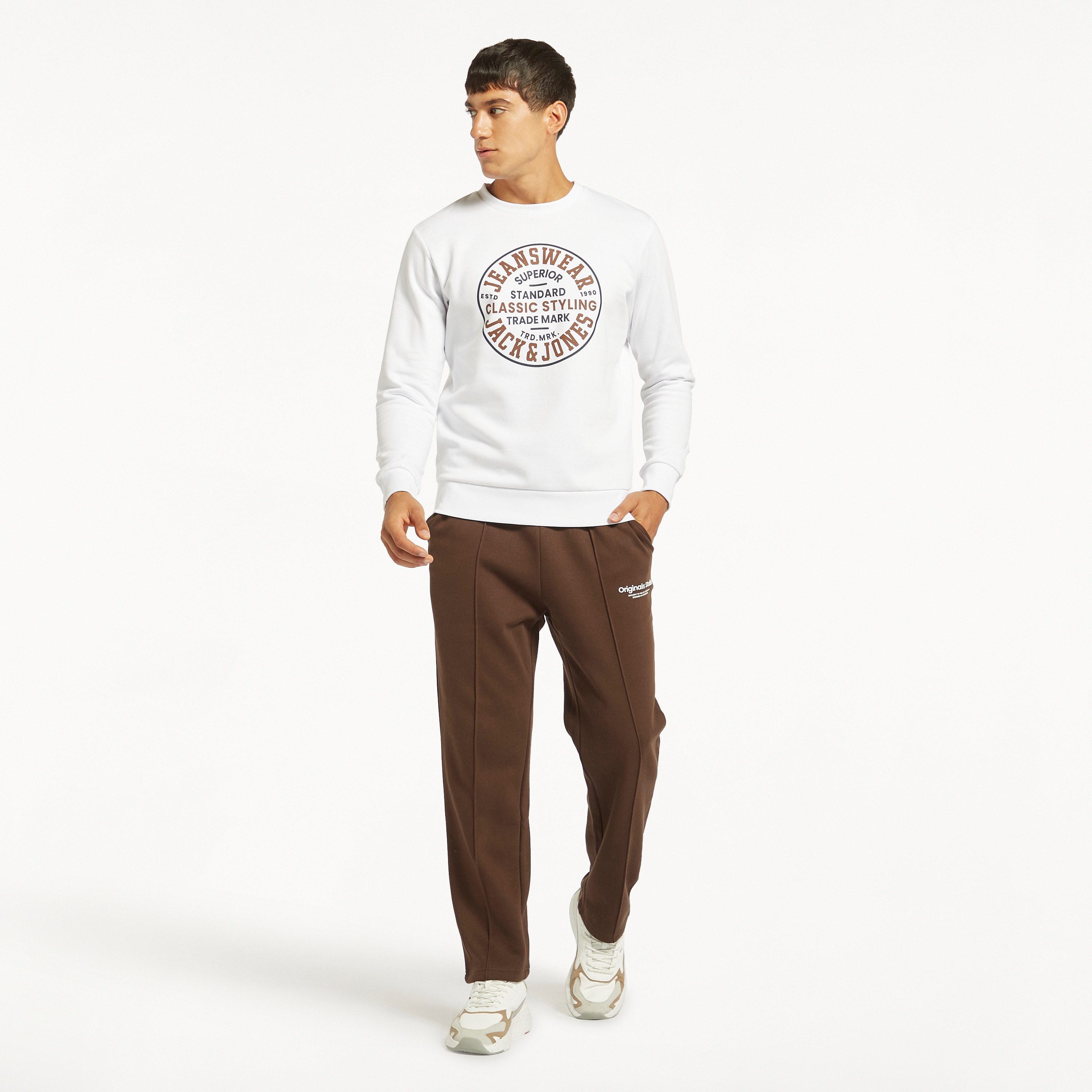  سويت شيرت من جاك آند جونز مع مطبوع بأكمام طويلة وياقة مستديرة-men-winterwear-hoodiesandsweatshirts-image-11