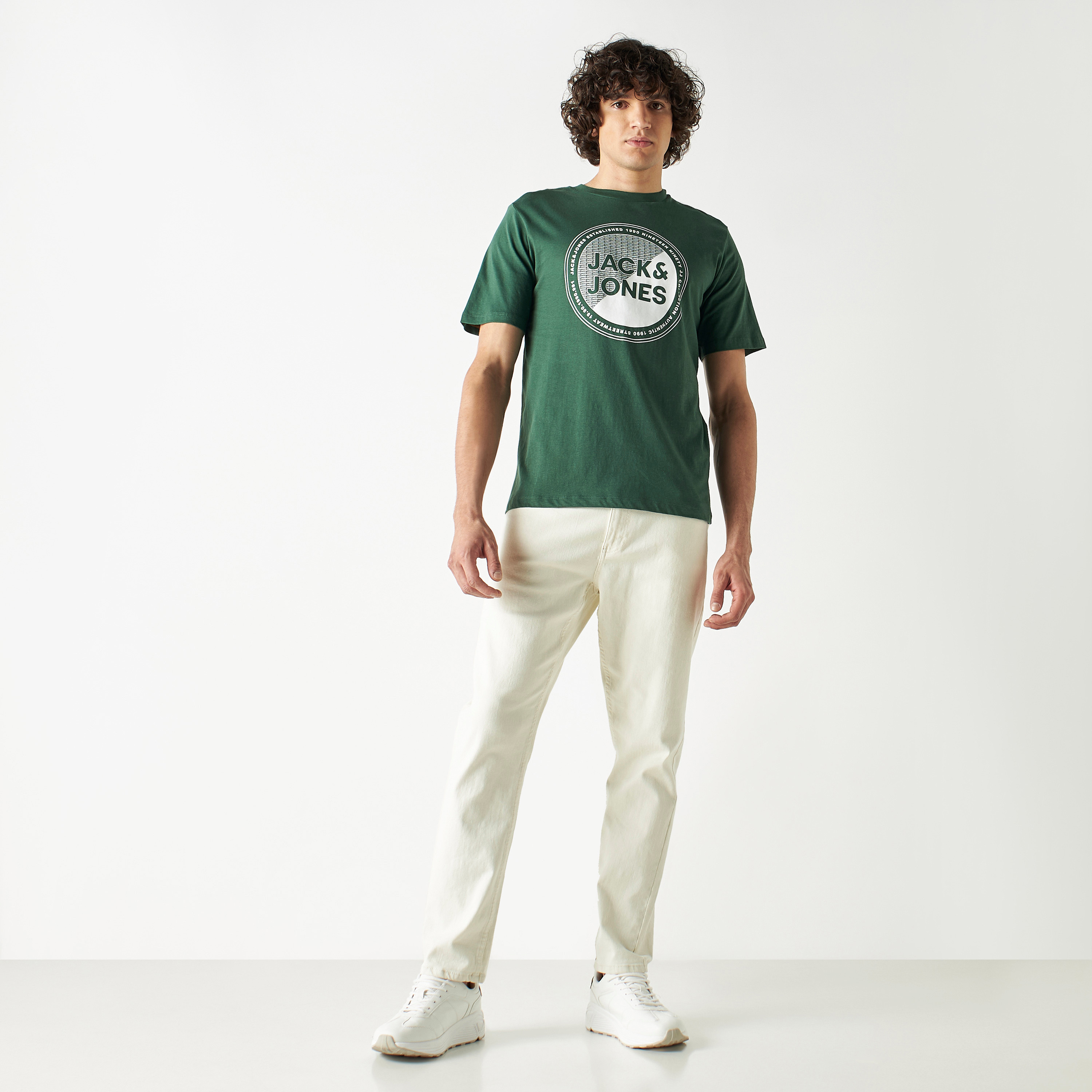 تي شيرت من جاك آند جونز مع شعار بأكمام قصيرة و ياقة مستديرة-men-clothing-tshirtsandpolos-tshirts-image-6