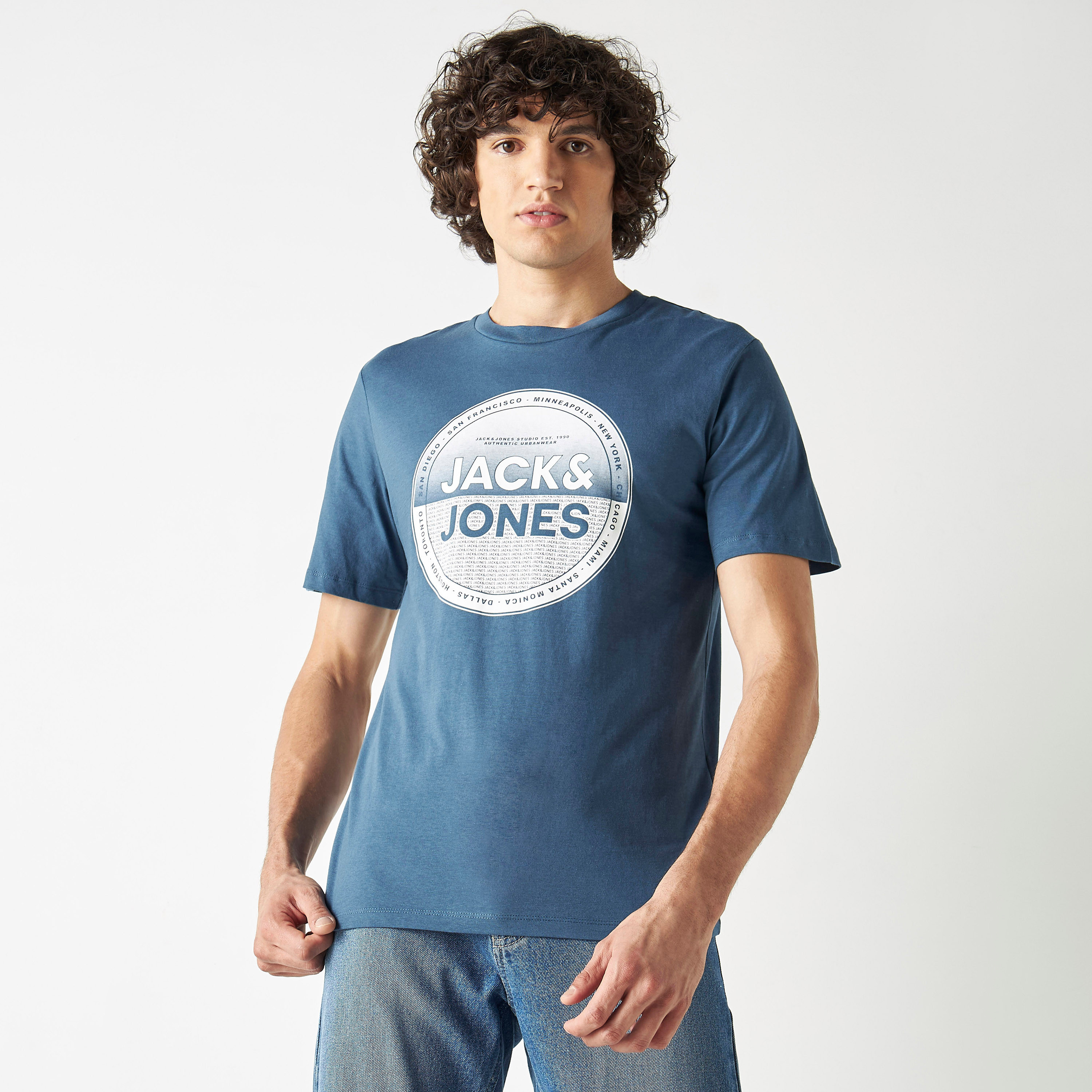 تي شيرت من جاك آند جونز مع شعار بأكمام قصيرة و ياقة مستديرة-men-clothing-tshirtsandpolos-tshirts-image-9
