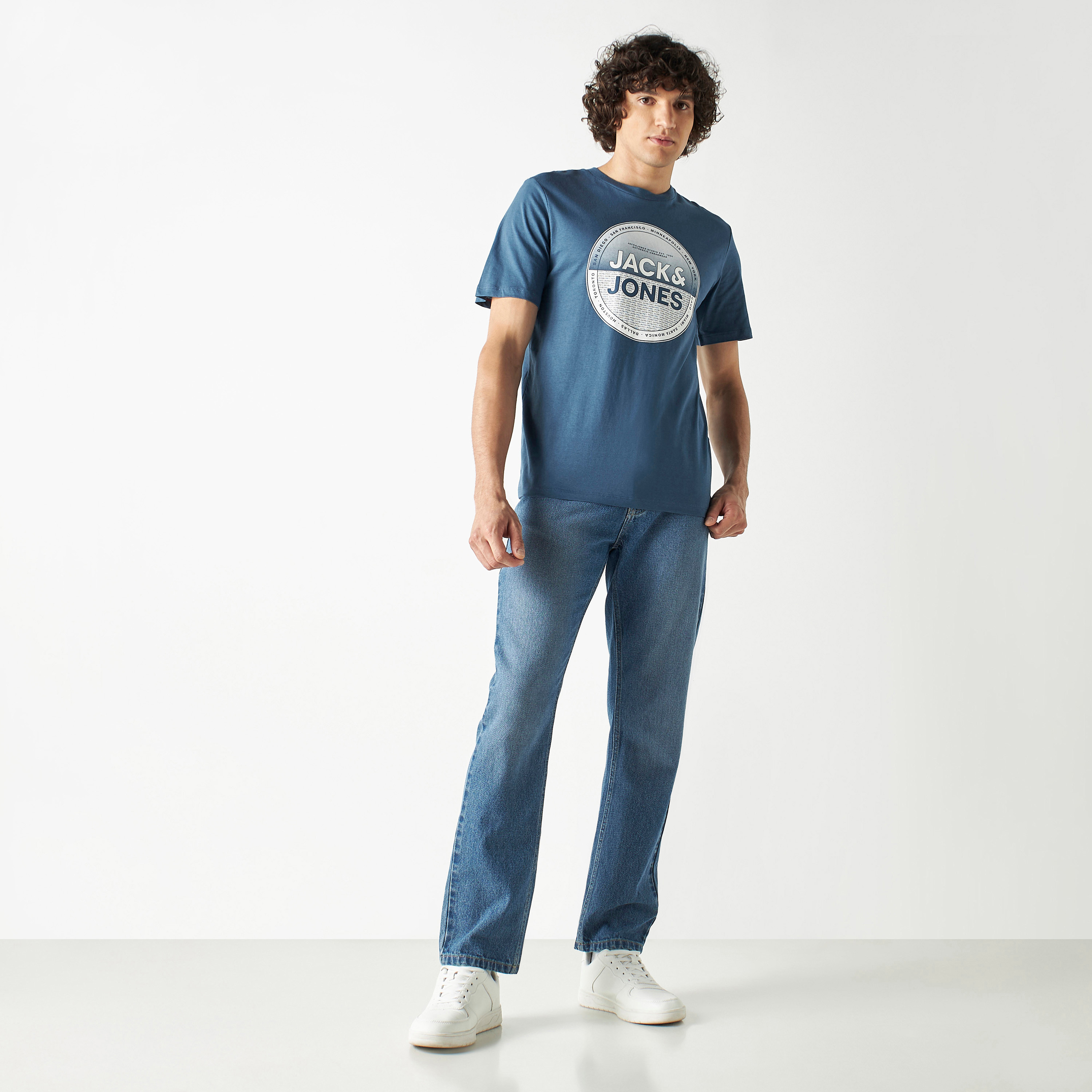 تي شيرت من جاك آند جونز مع شعار بأكمام قصيرة و ياقة مستديرة-men-clothing-tshirtsandpolos-tshirts-image-10
