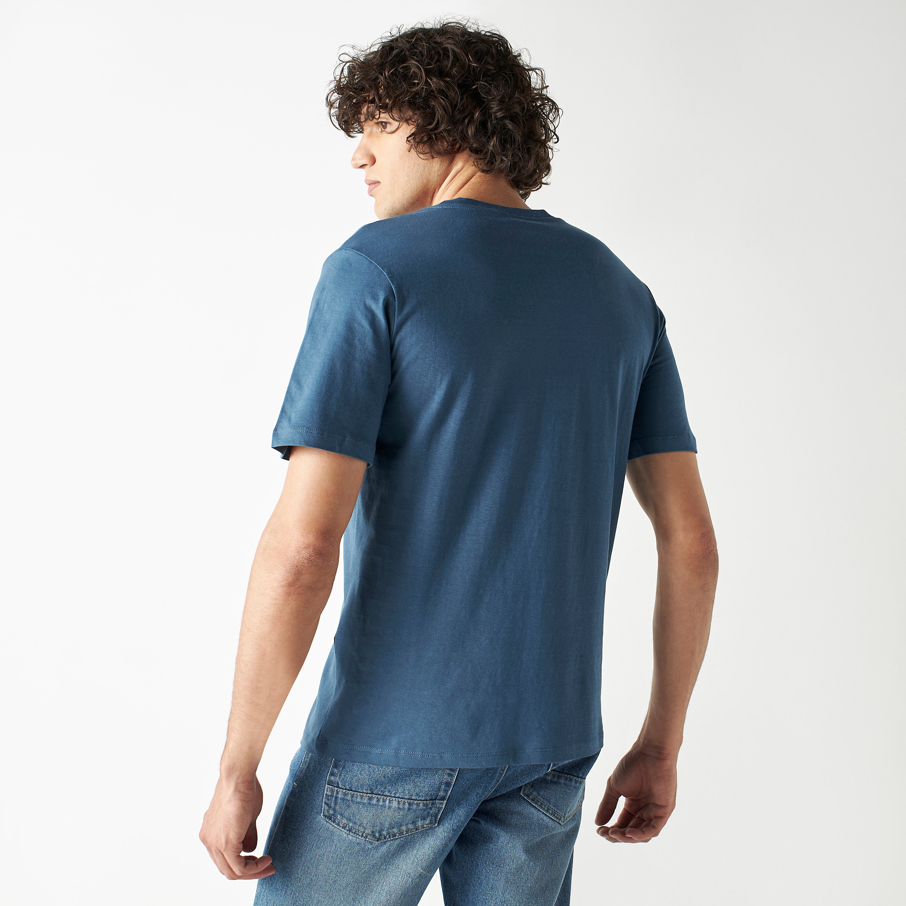 تي شيرت من جاك آند جونز مع شعار بأكمام قصيرة و ياقة مستديرة-men-clothing-tshirtsandpolos-tshirts-image-11